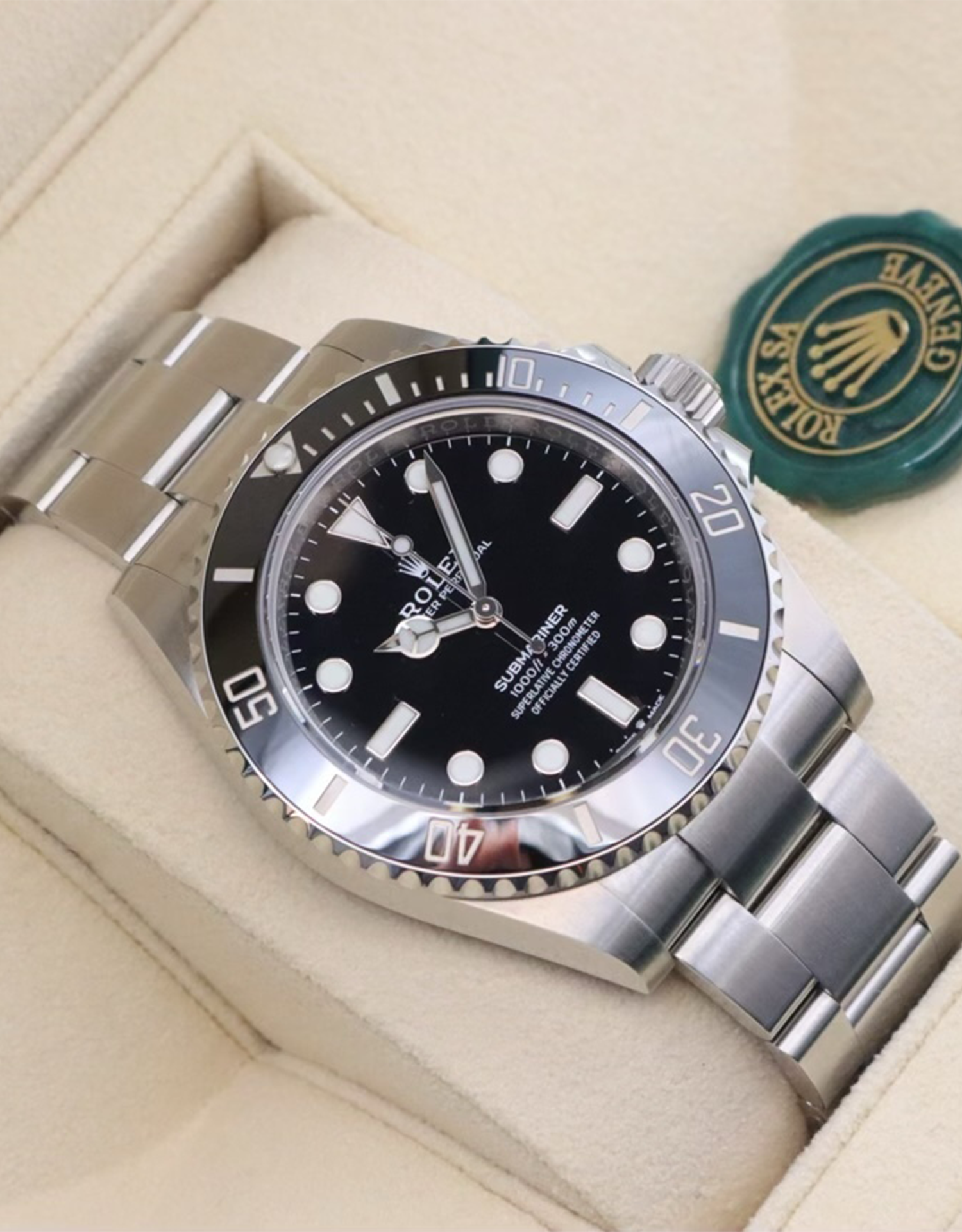 Rolex Submariner 124060 Thumbnail 4
