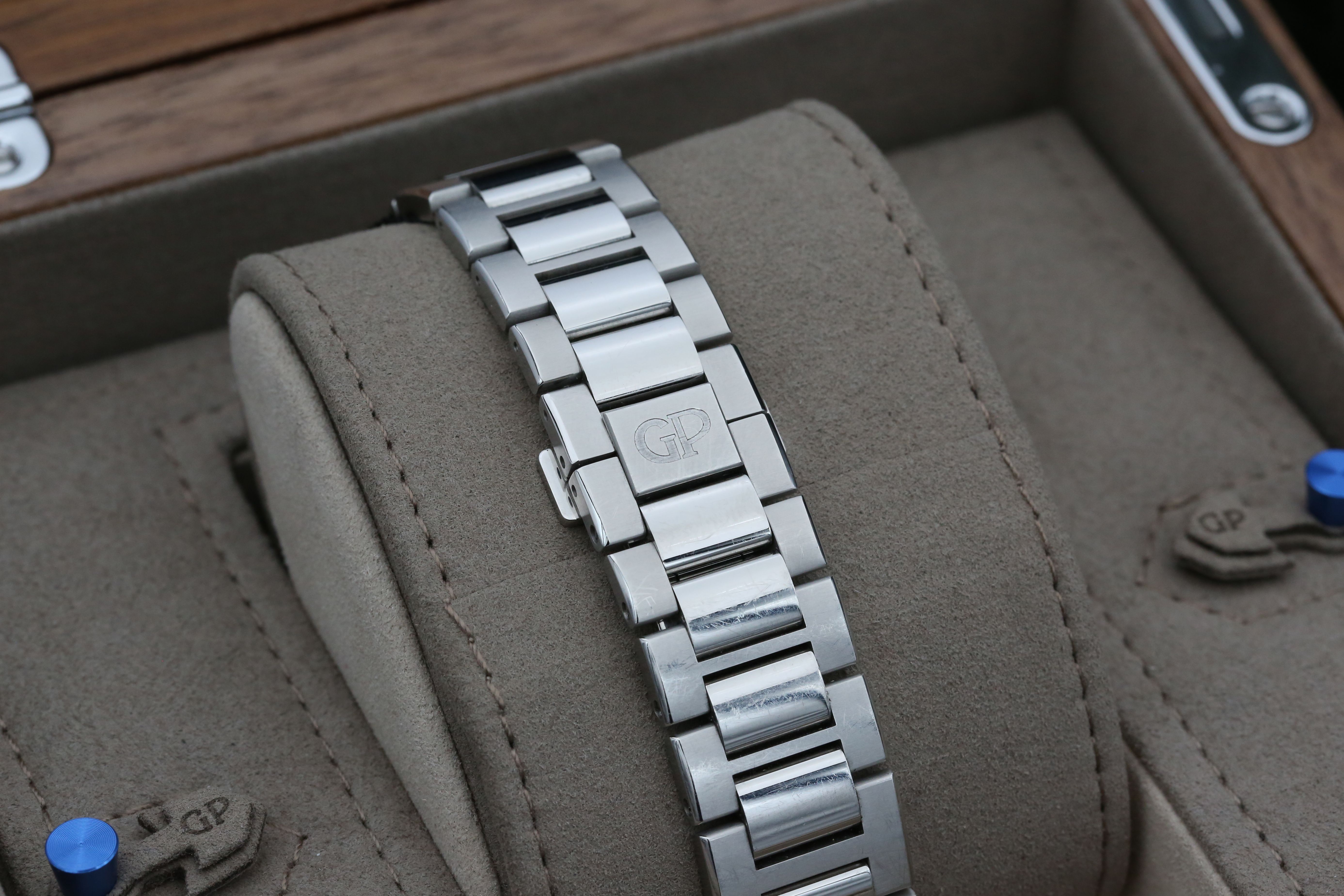 Girard Perregaux Laureato 81020-11-131-11A Thumbnail 4