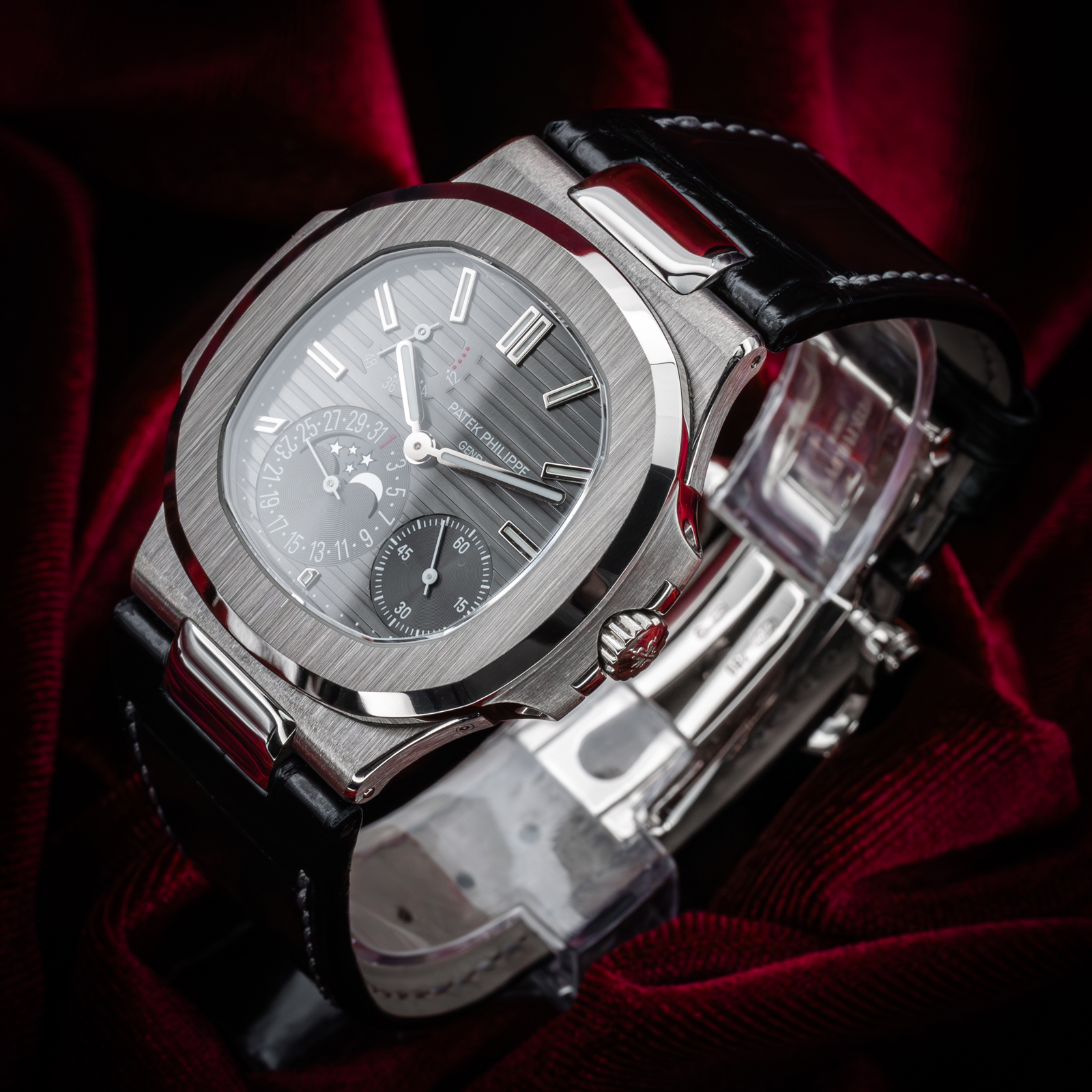 Patek Philippe Nautilus 5712G-001 Thumbnail 3