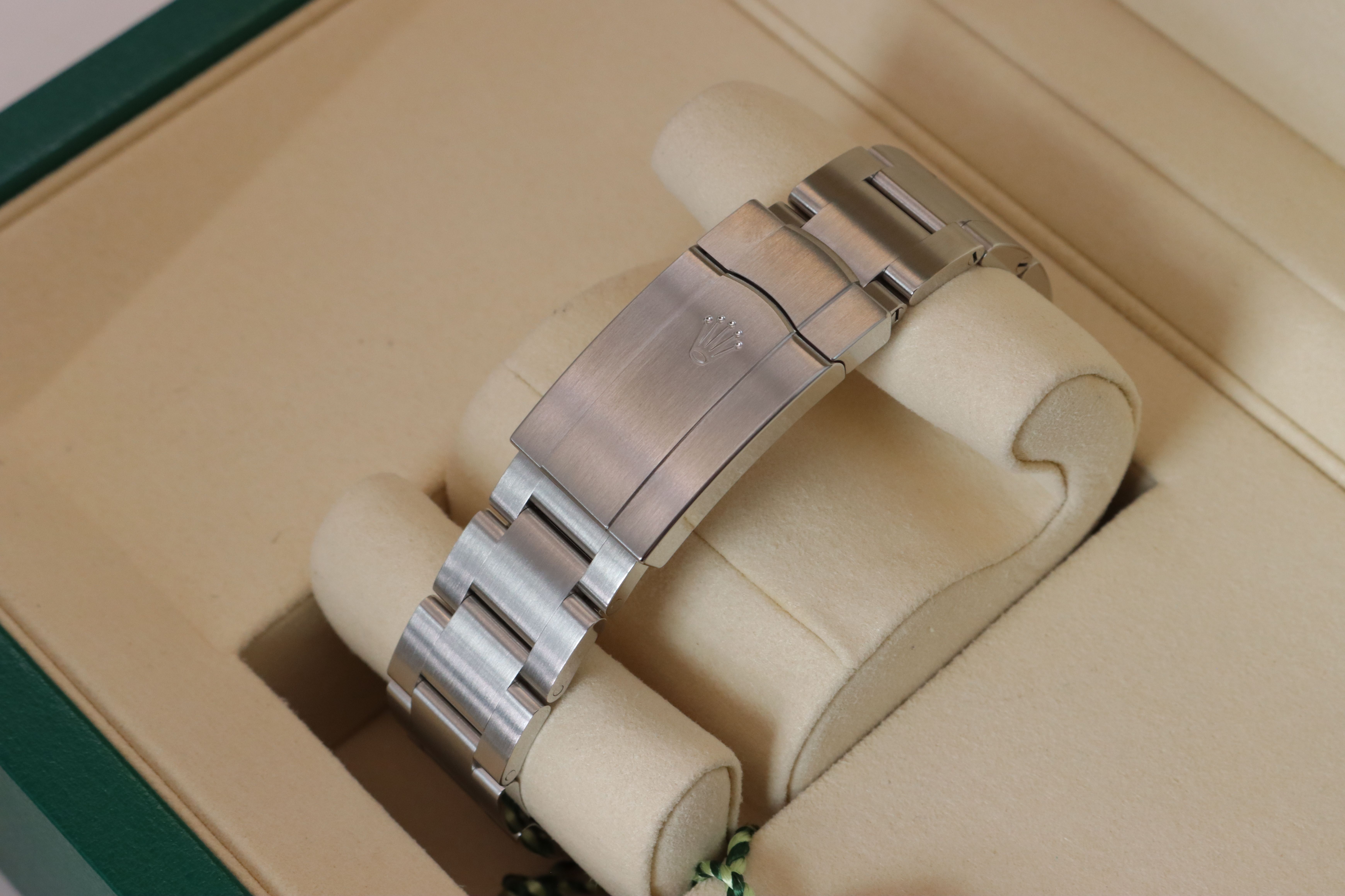 Rolex Oyster Perpetual 41 134300 Thumbnail 3