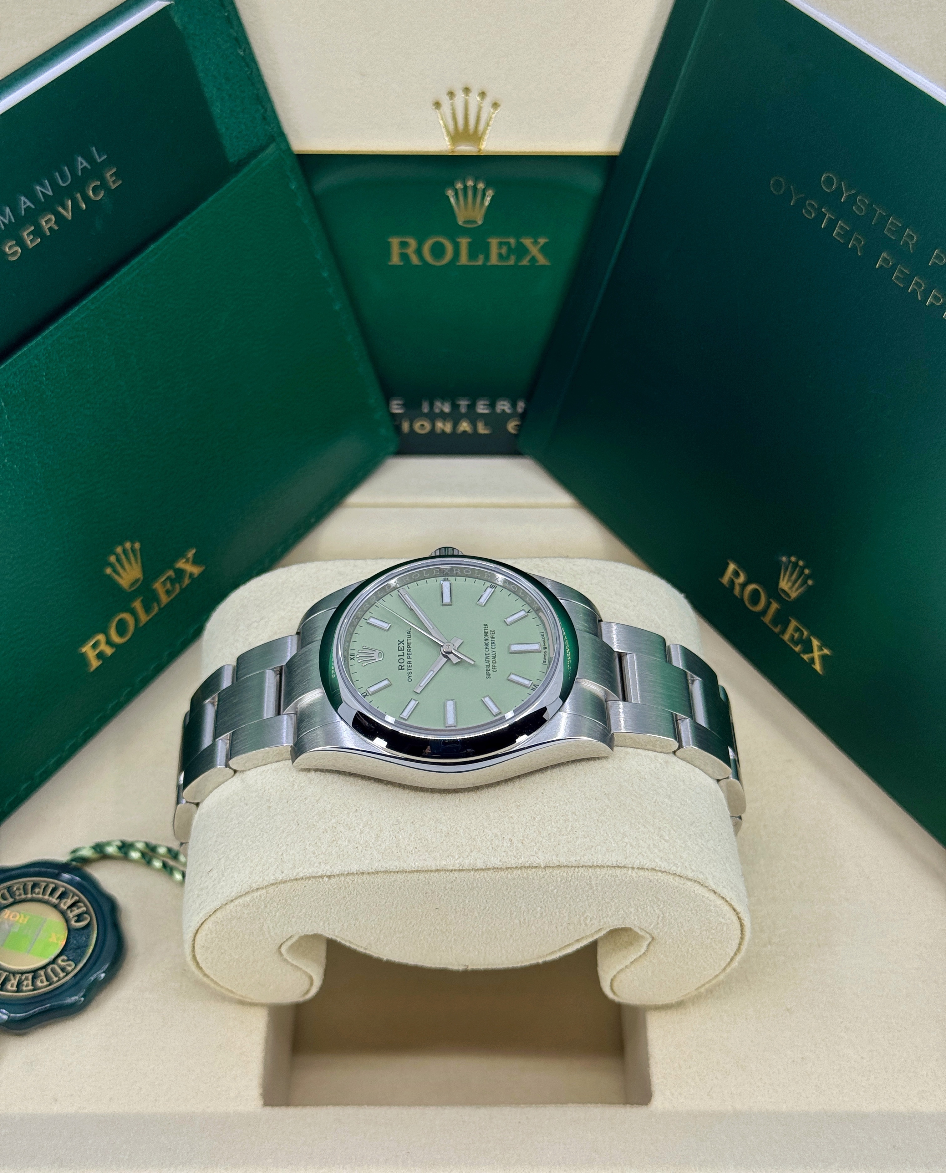Rolex Oyster Perpetual 124200 Thumbnail 2