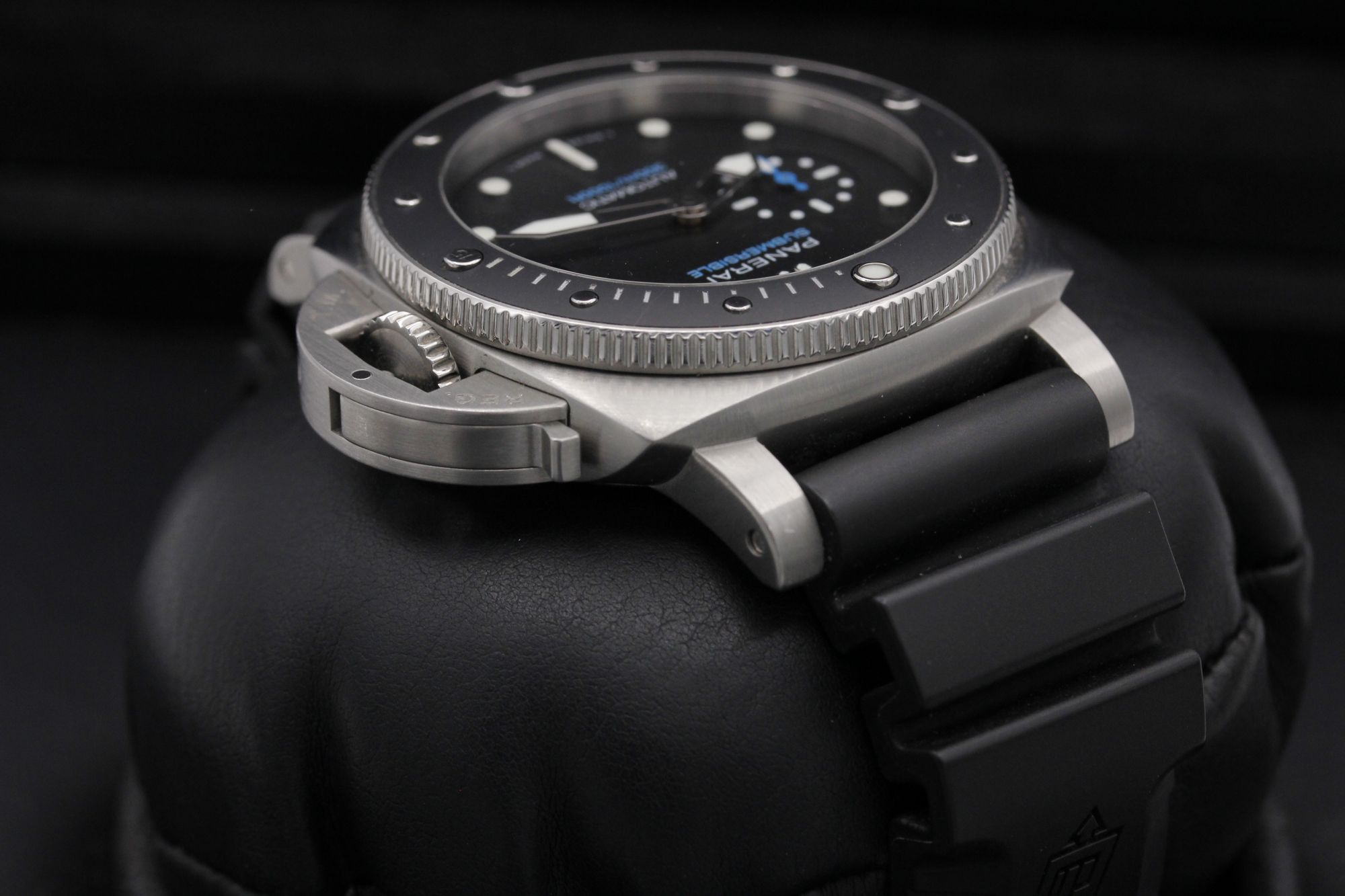 Panerai Submersible PAM00683 Thumbnail 4