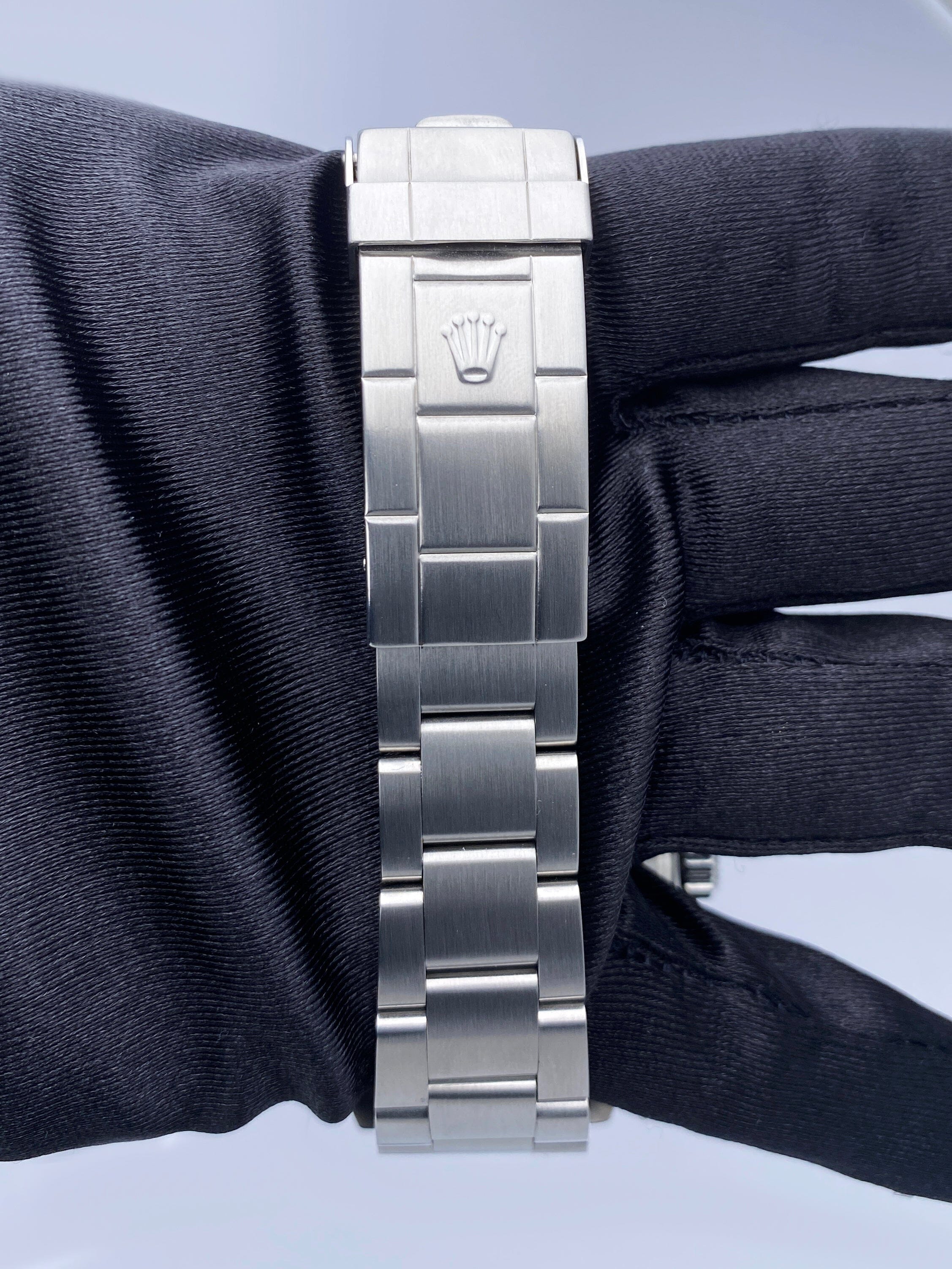 Rolex Submariner 16610 Thumbnail 6