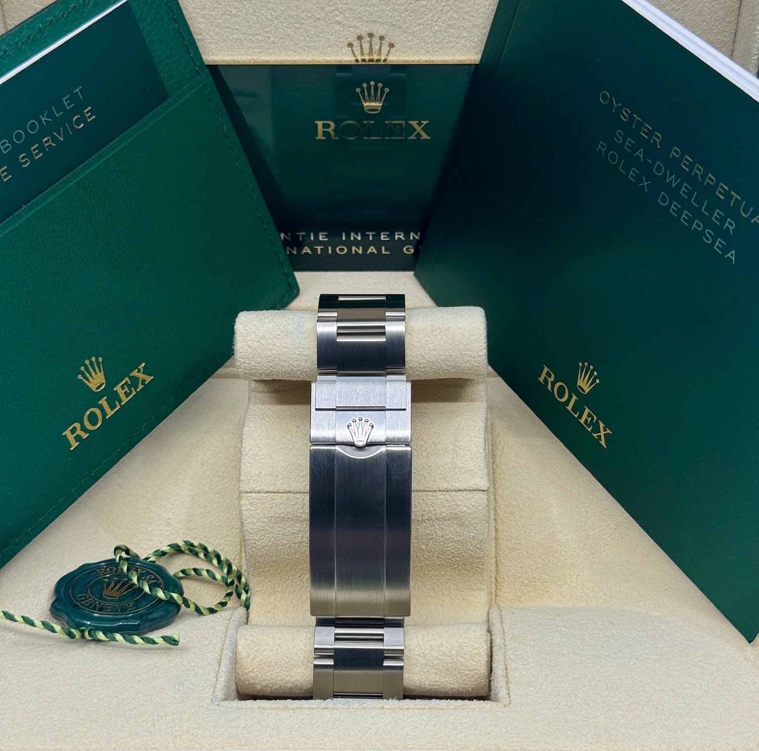 Rolex Sea-Dweller 126600 Thumbnail 3