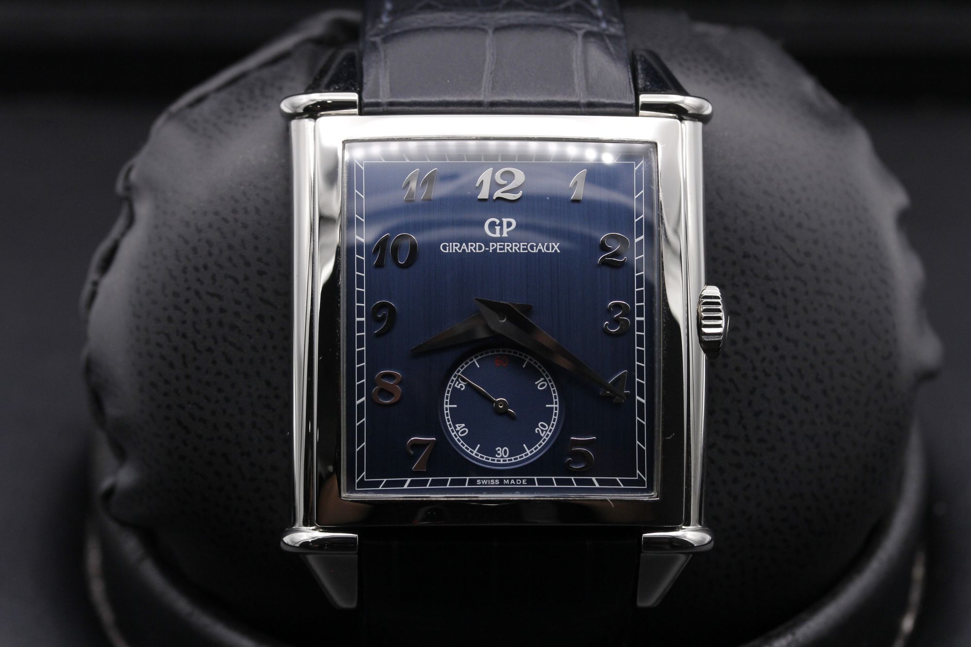 Girard Perregaux Vintage 1945 25880-11-421-BB4A Thumbnail 1