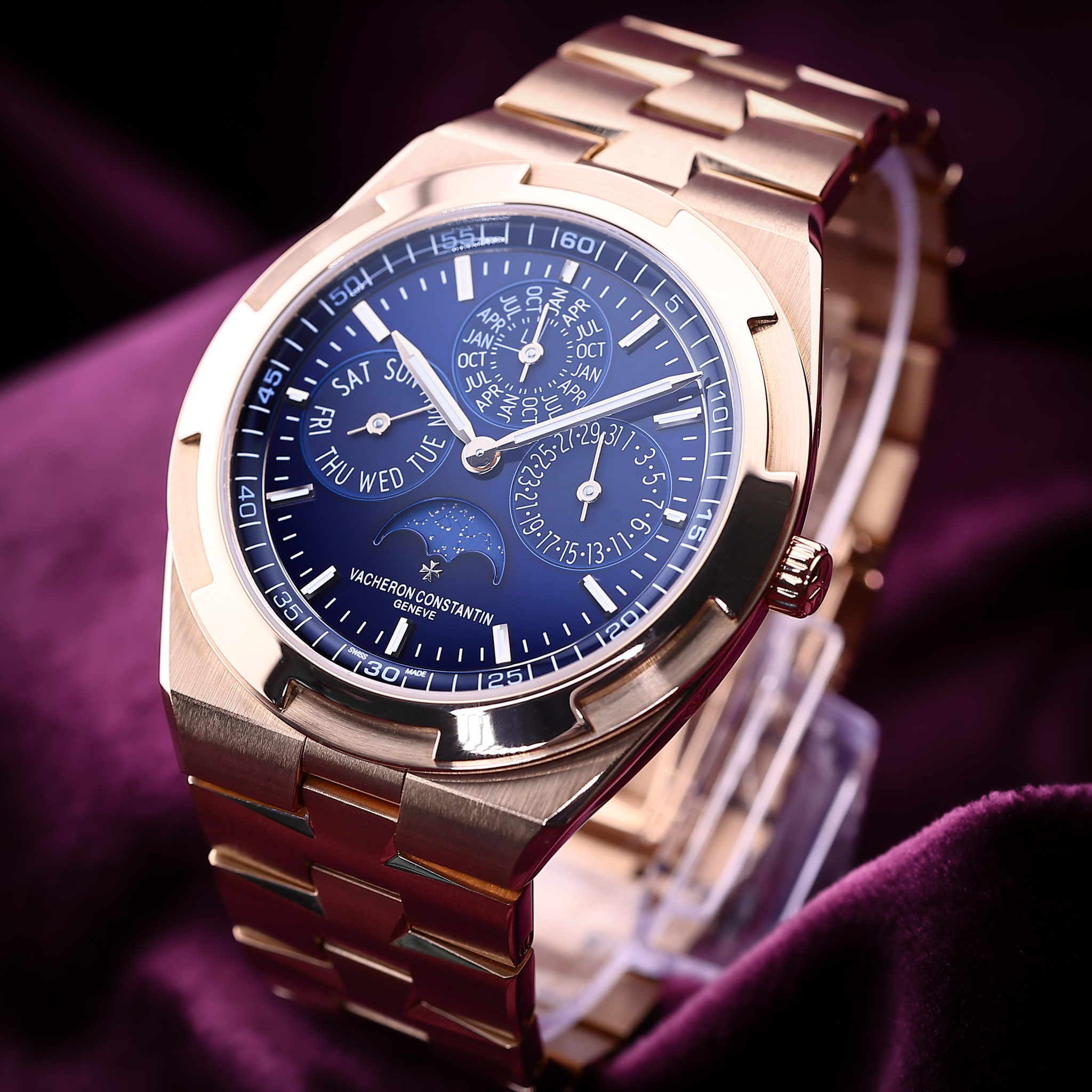 Vacheron Constantin Overseas 4300V/000R-B509 Thumbnail 2