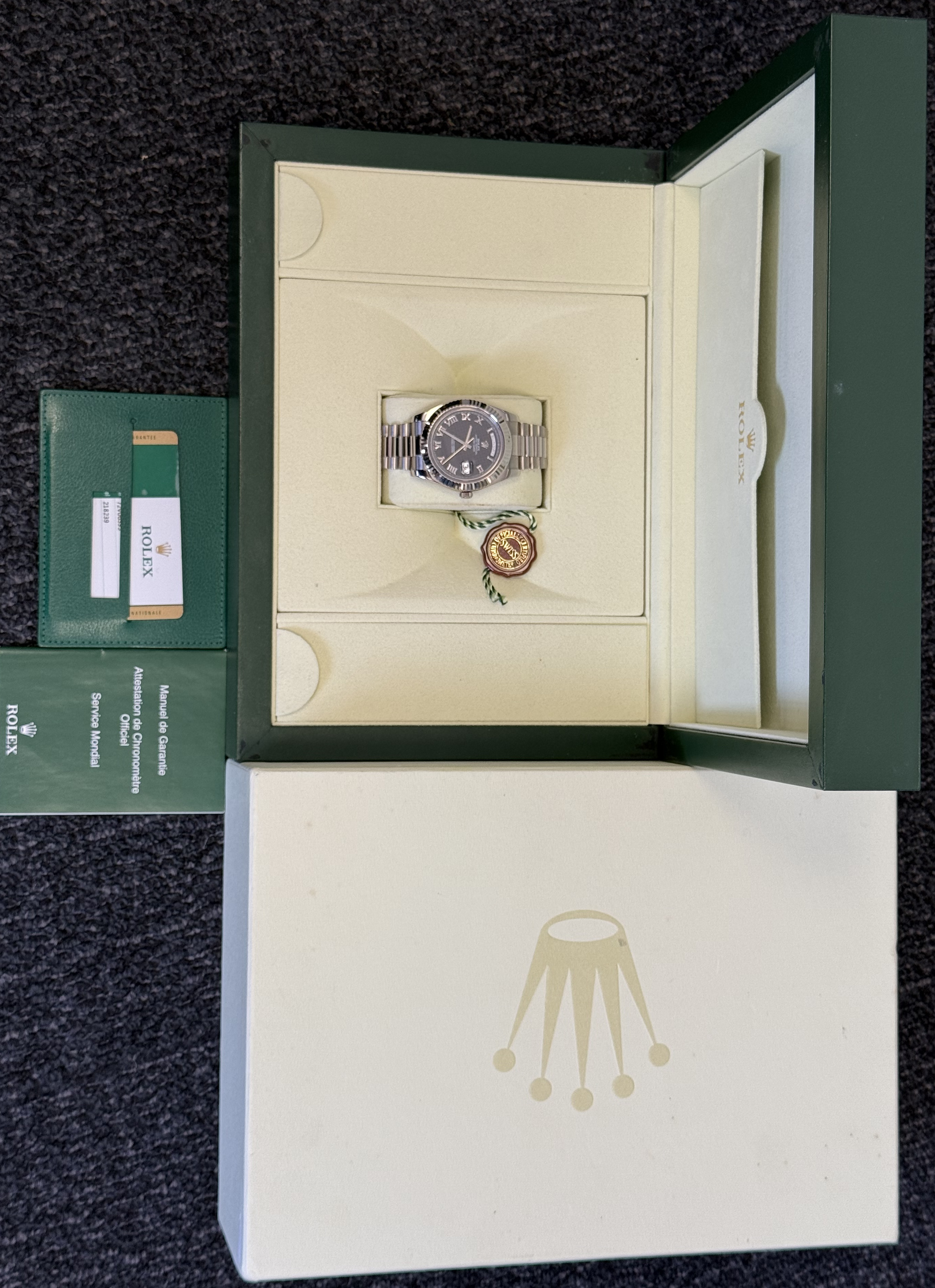 Rolex Day-Date II 218239 Thumbnail 5