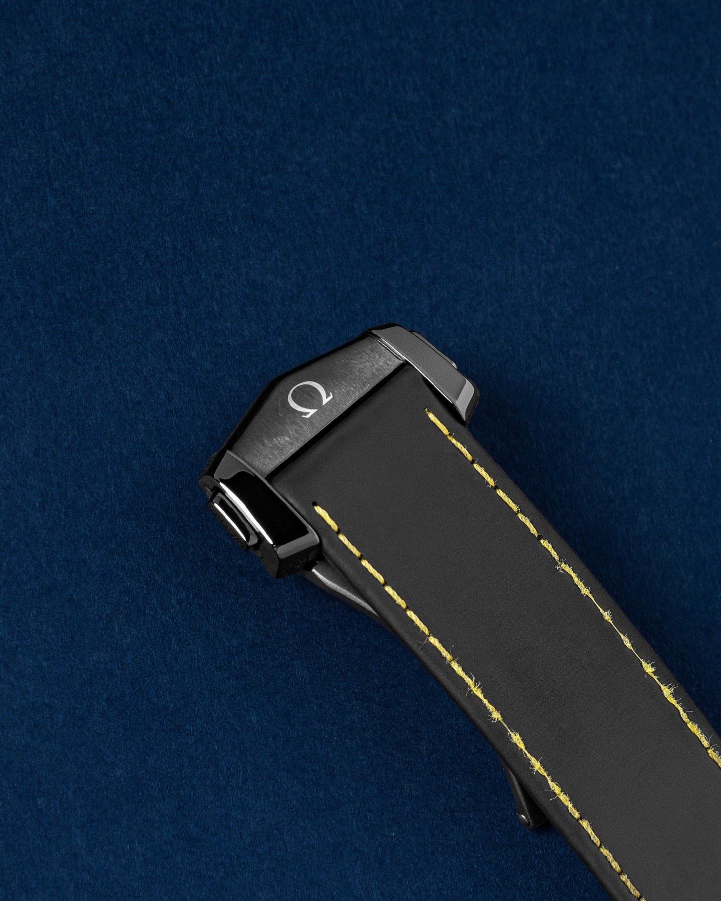 Omega Speedmaster Dark Side of the Moon 310.92.44.50.01.001 Thumbnail 3