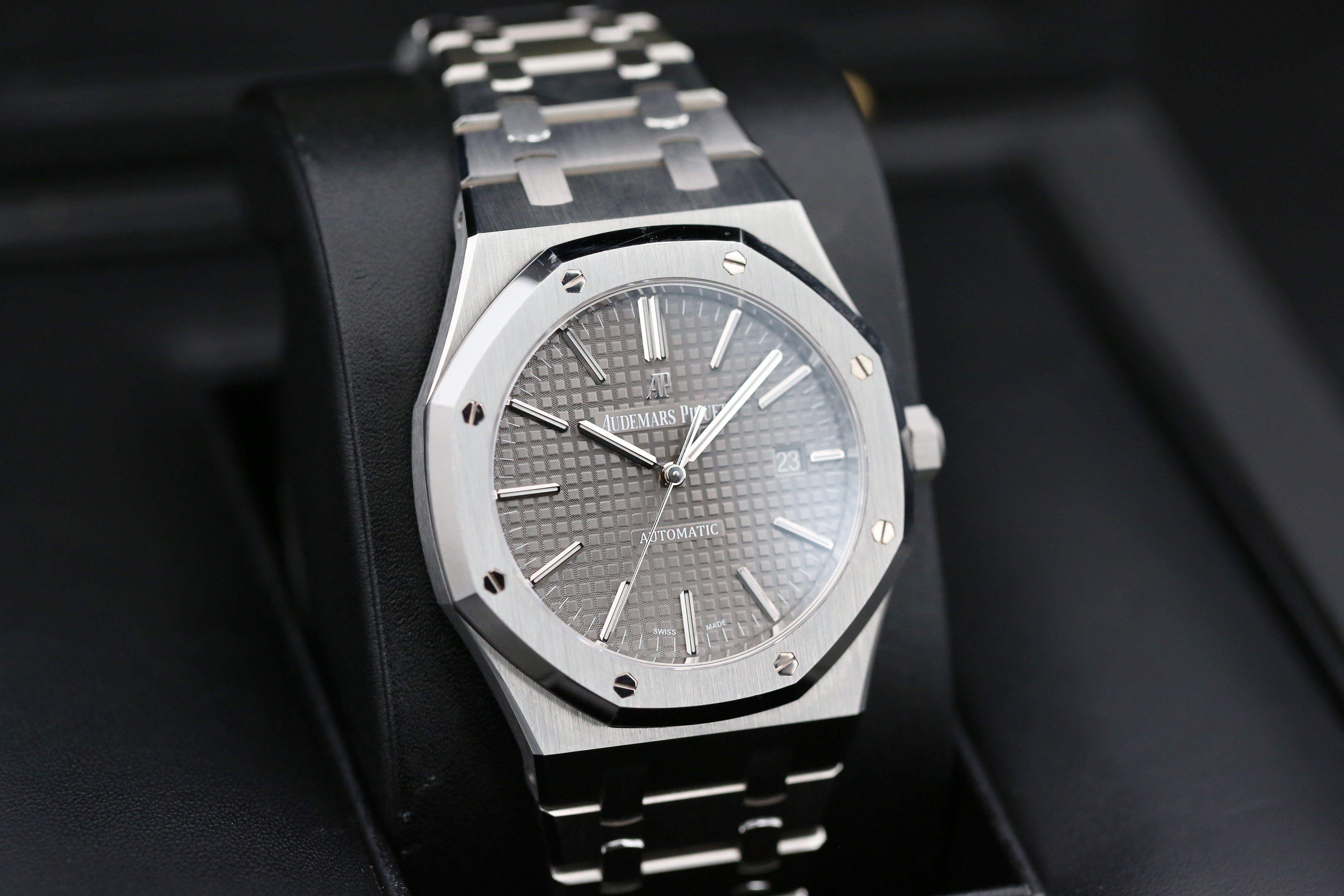 Audemars Piguet Royal Oak 15400ST.OO.1220ST.04 Thumbnail 2