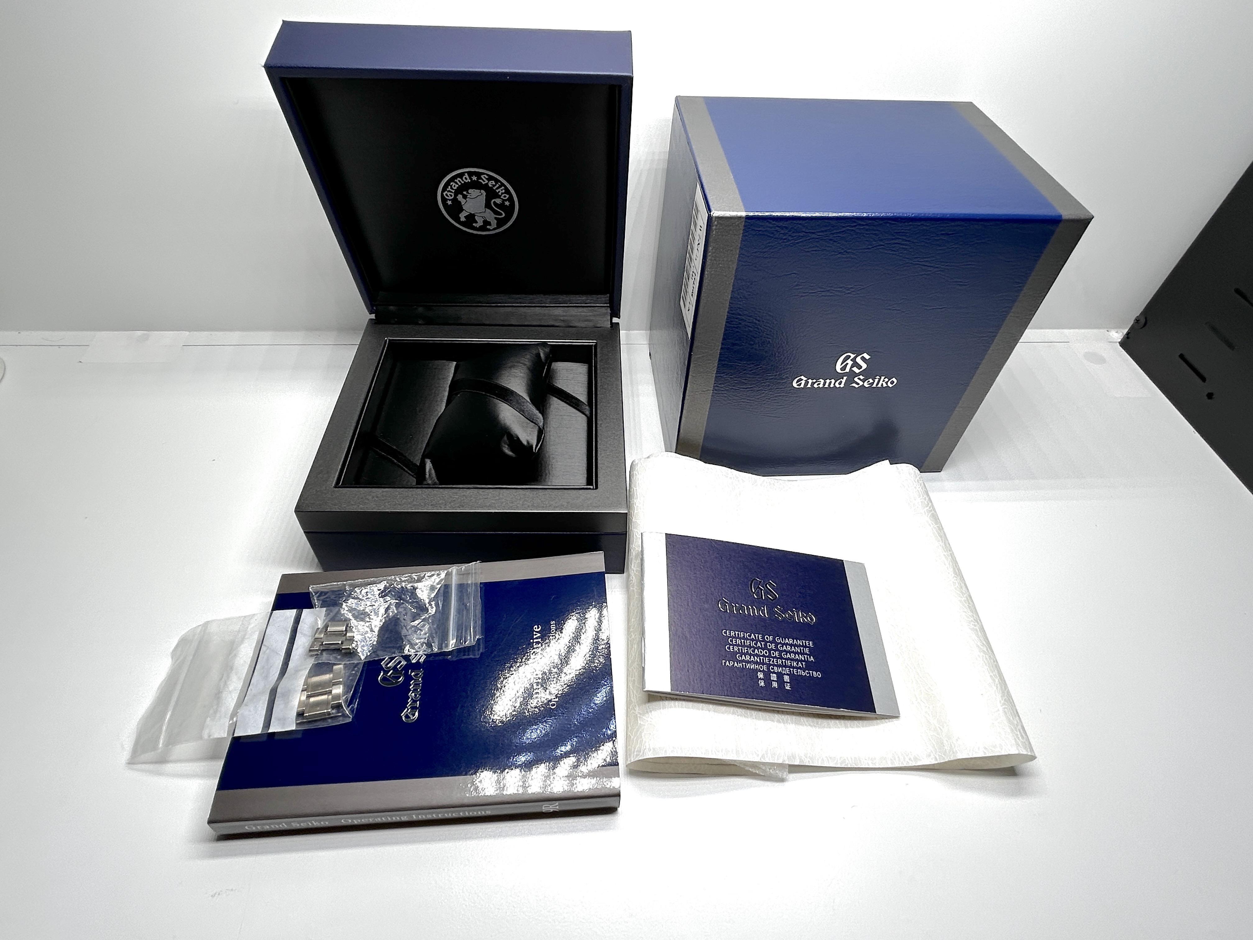 Grand Seiko Heritage Collection SBGA211 Thumbnail 5