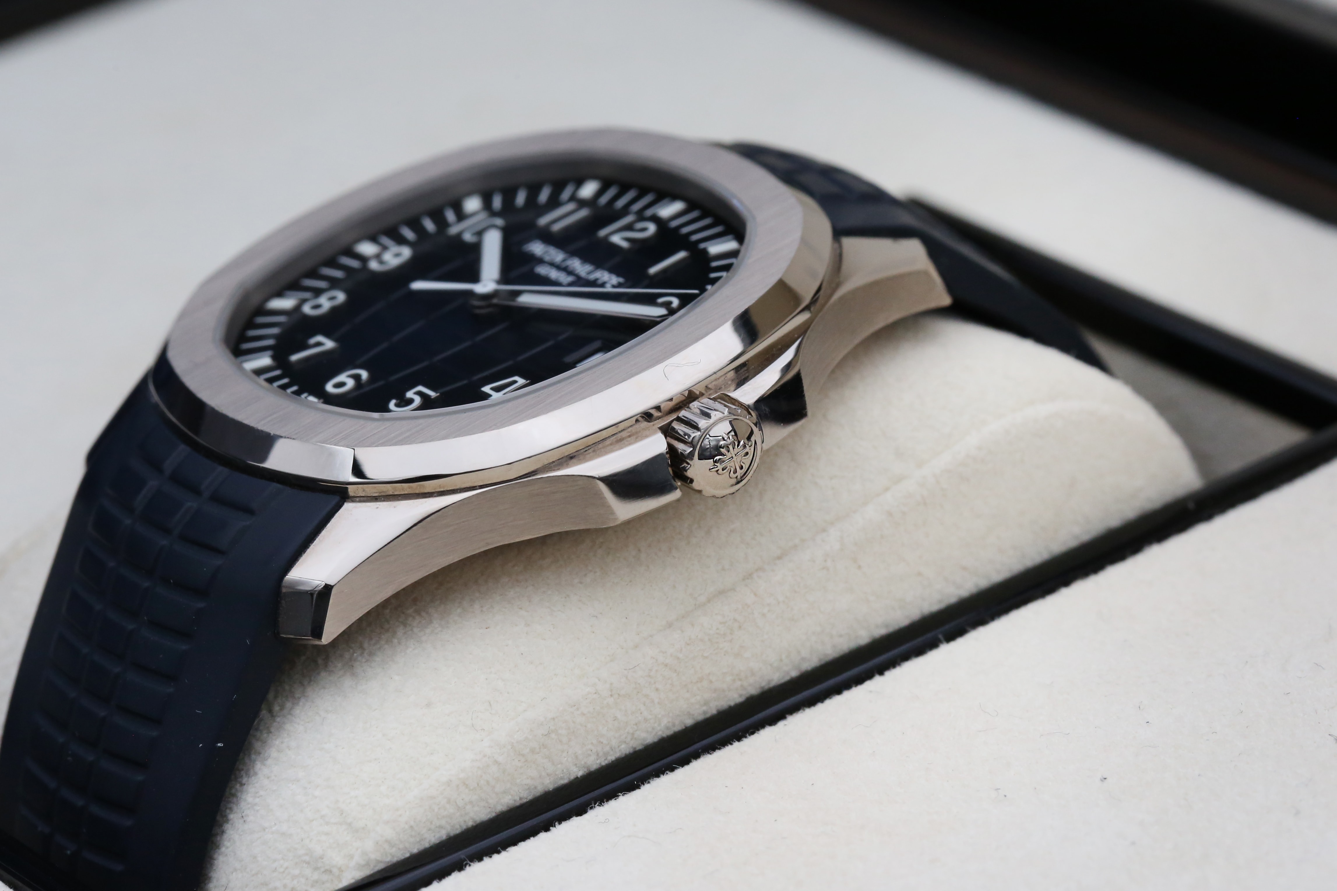 Patek Philippe Aquanaut 5168G-001 Thumbnail 4