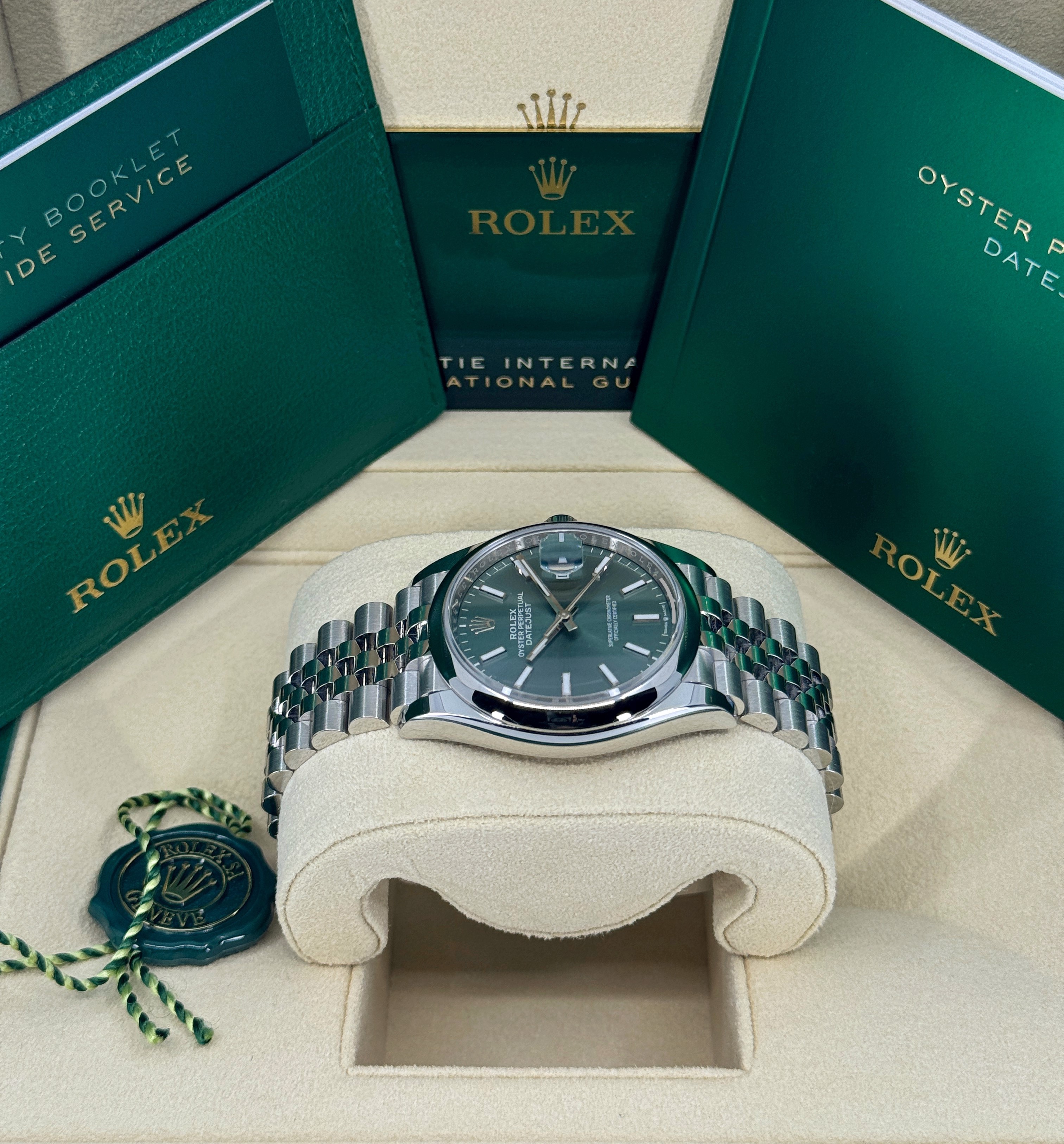 Rolex Datejust 126200 Thumbnail 2