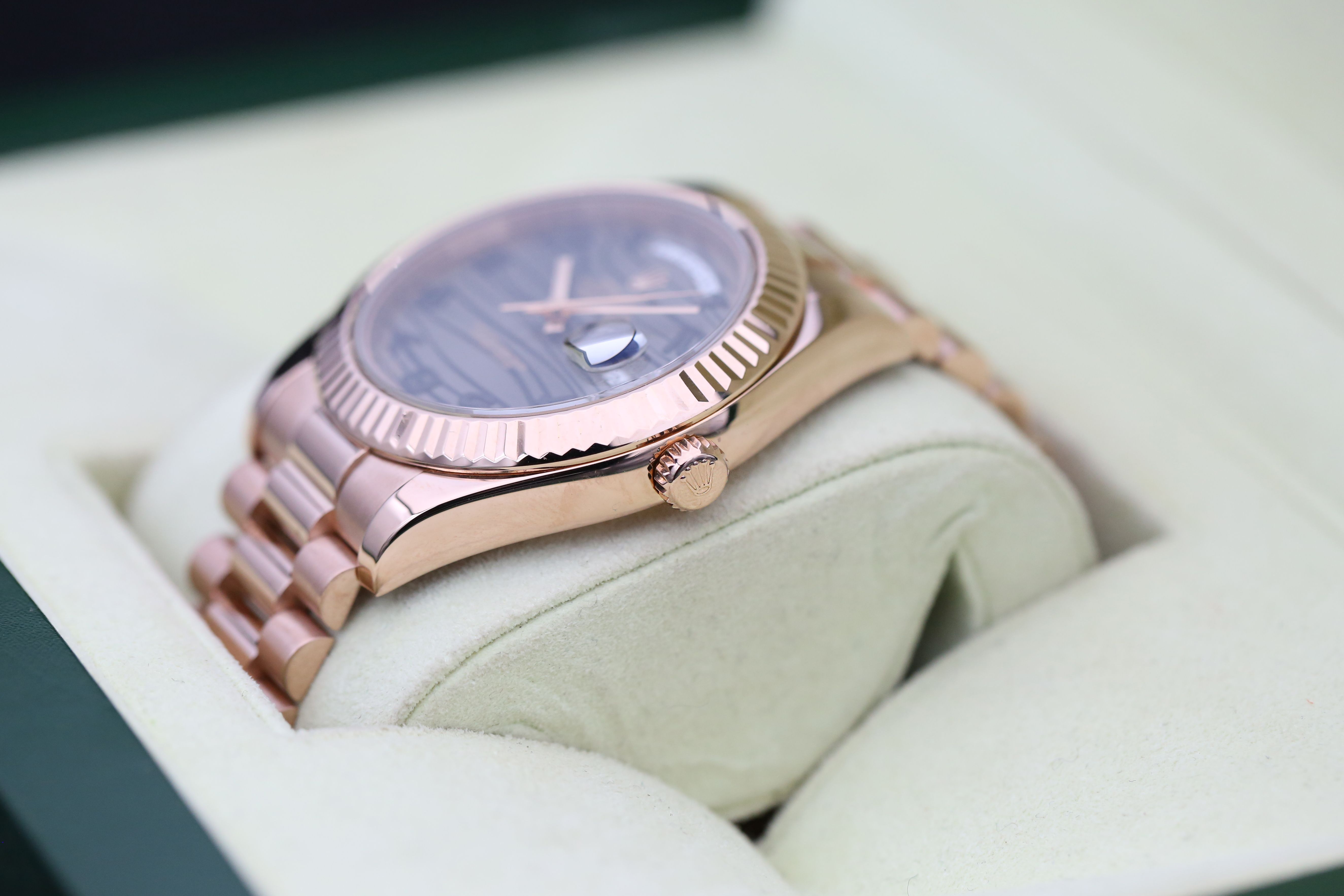 Rolex Day-Date II 218235 Thumbnail 6