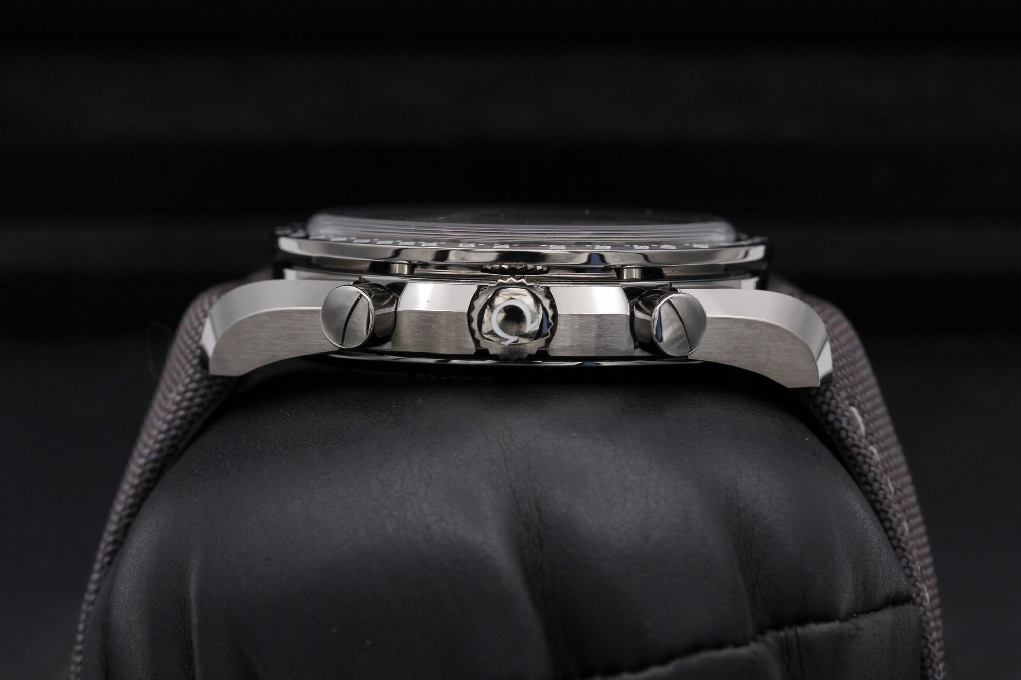 Omega Speedmaster Dark Side of the Moon 310.92.44.50.06.002 Thumbnail 3