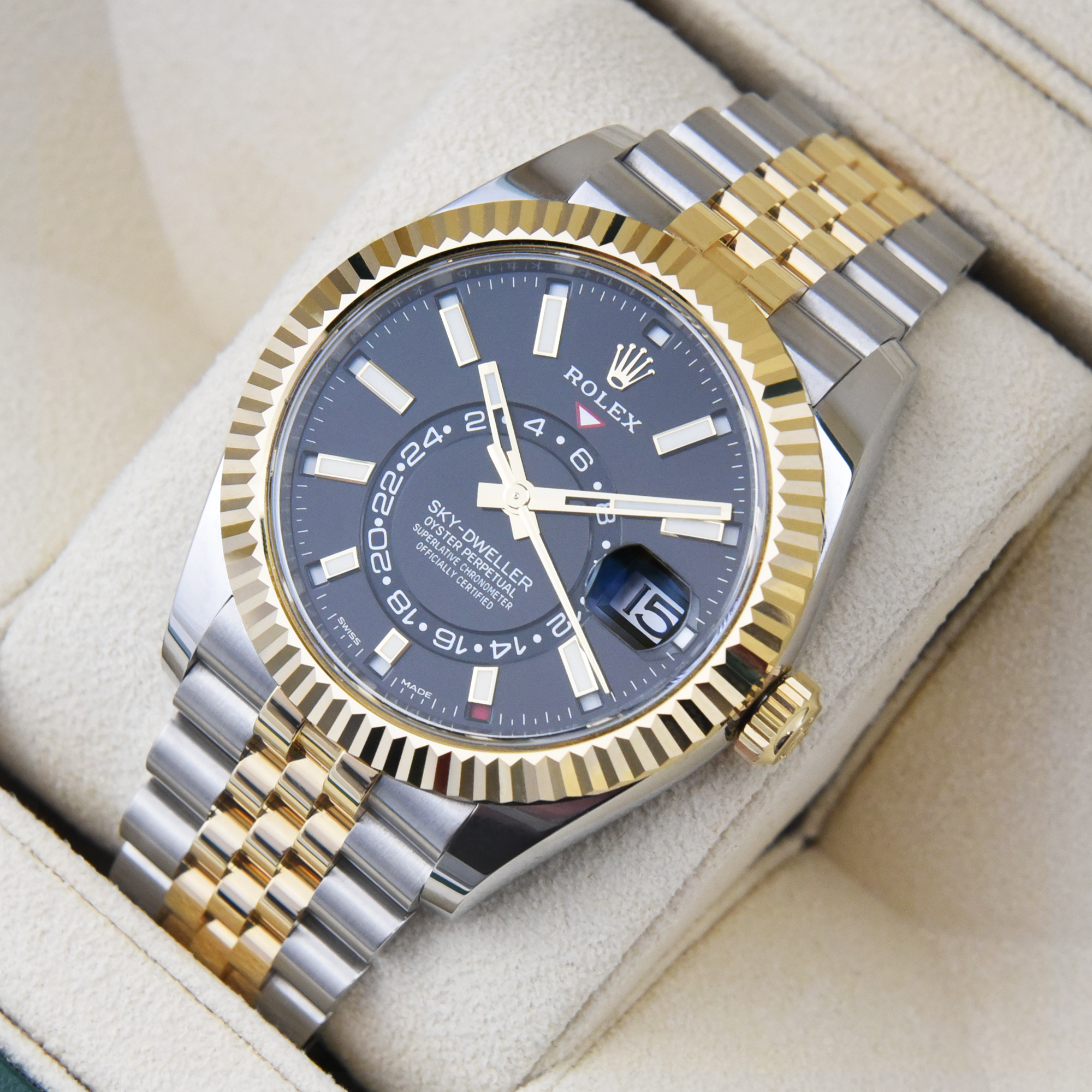 Rolex Sky-Dweller 326933 Thumbnail 4