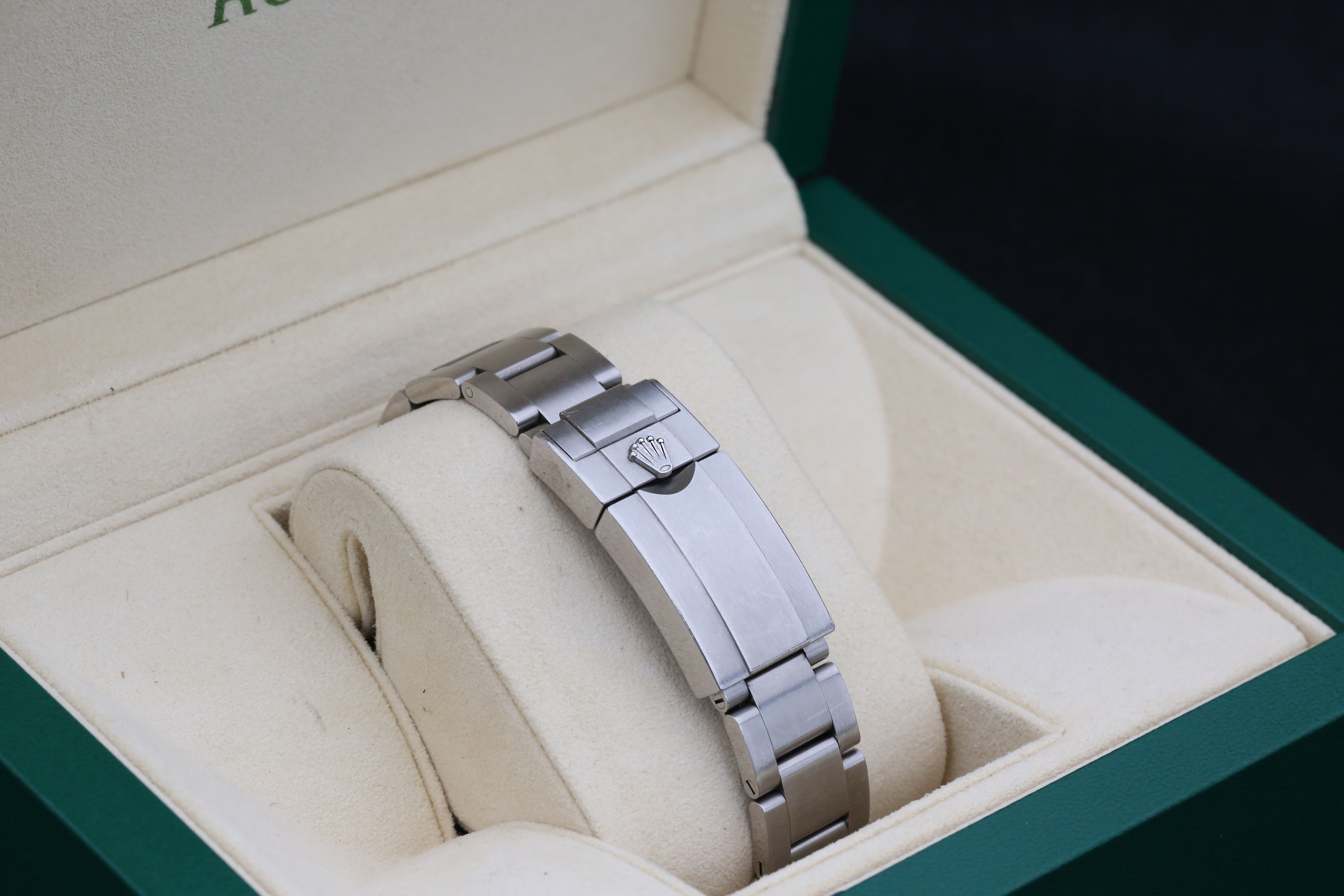 Rolex Explorer 214270 Thumbnail 3