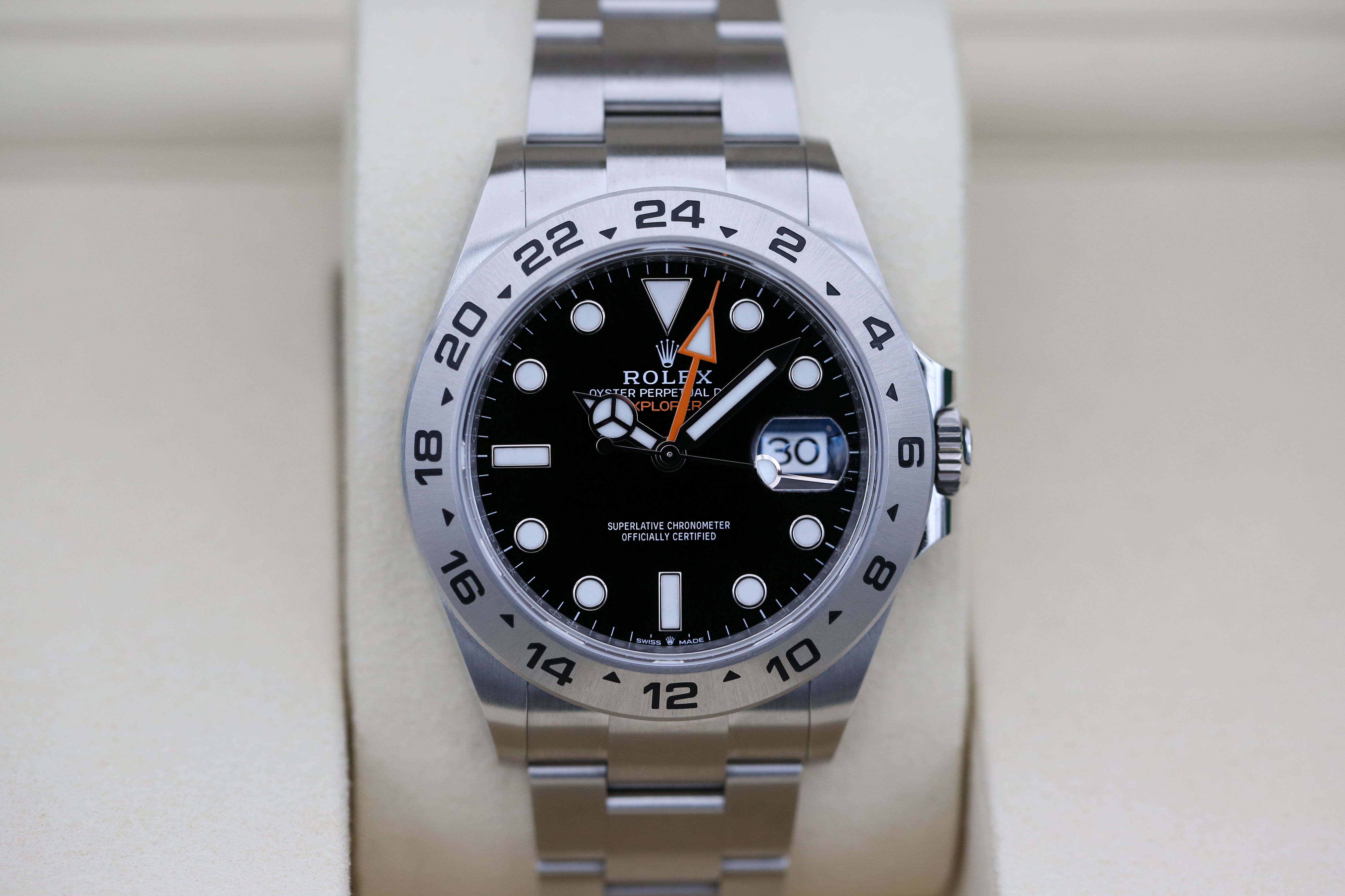 Rolex Explorer II 226570 Thumbnail 4