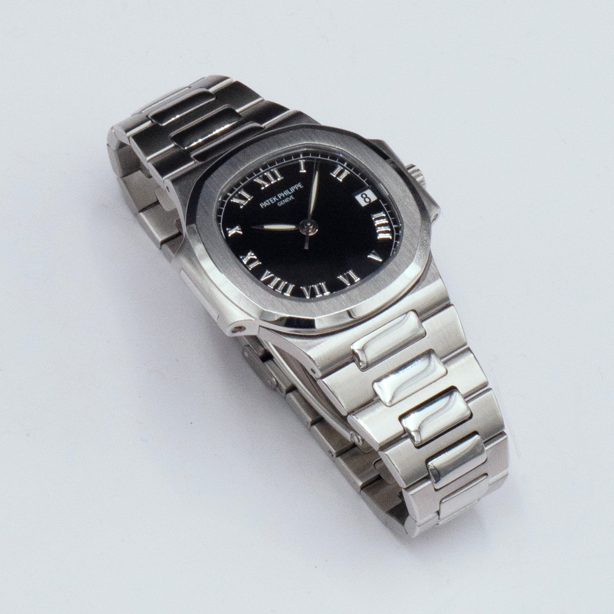 Patek Philippe Nautilus 3800/1A Thumbnail 2