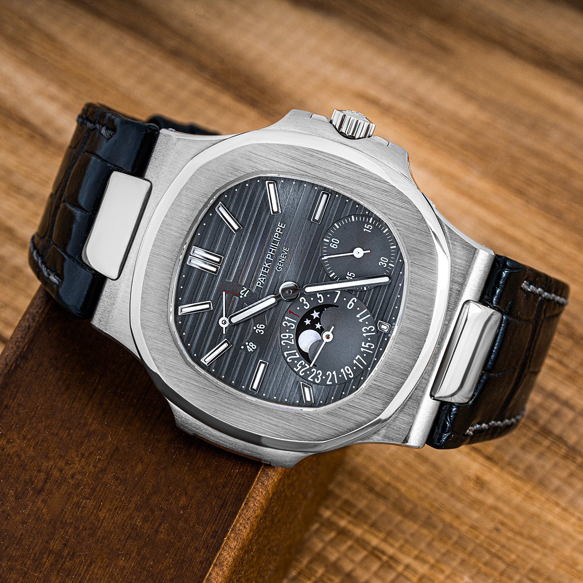 Patek Philippe Nautilus 5712G-001 Thumbnail 6