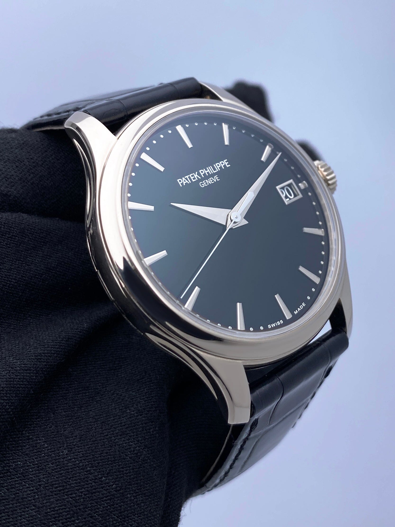 Patek Philippe Calatrava 5227G-010 Thumbnail 3