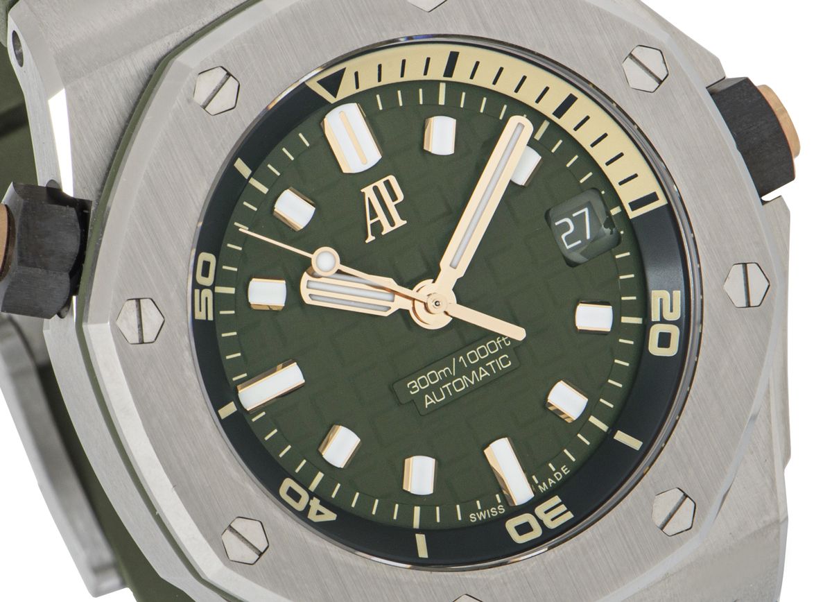 Audemars Piguet Royal Oak Offshore 15720ST.OO.A052CA.01 Thumbnail 3