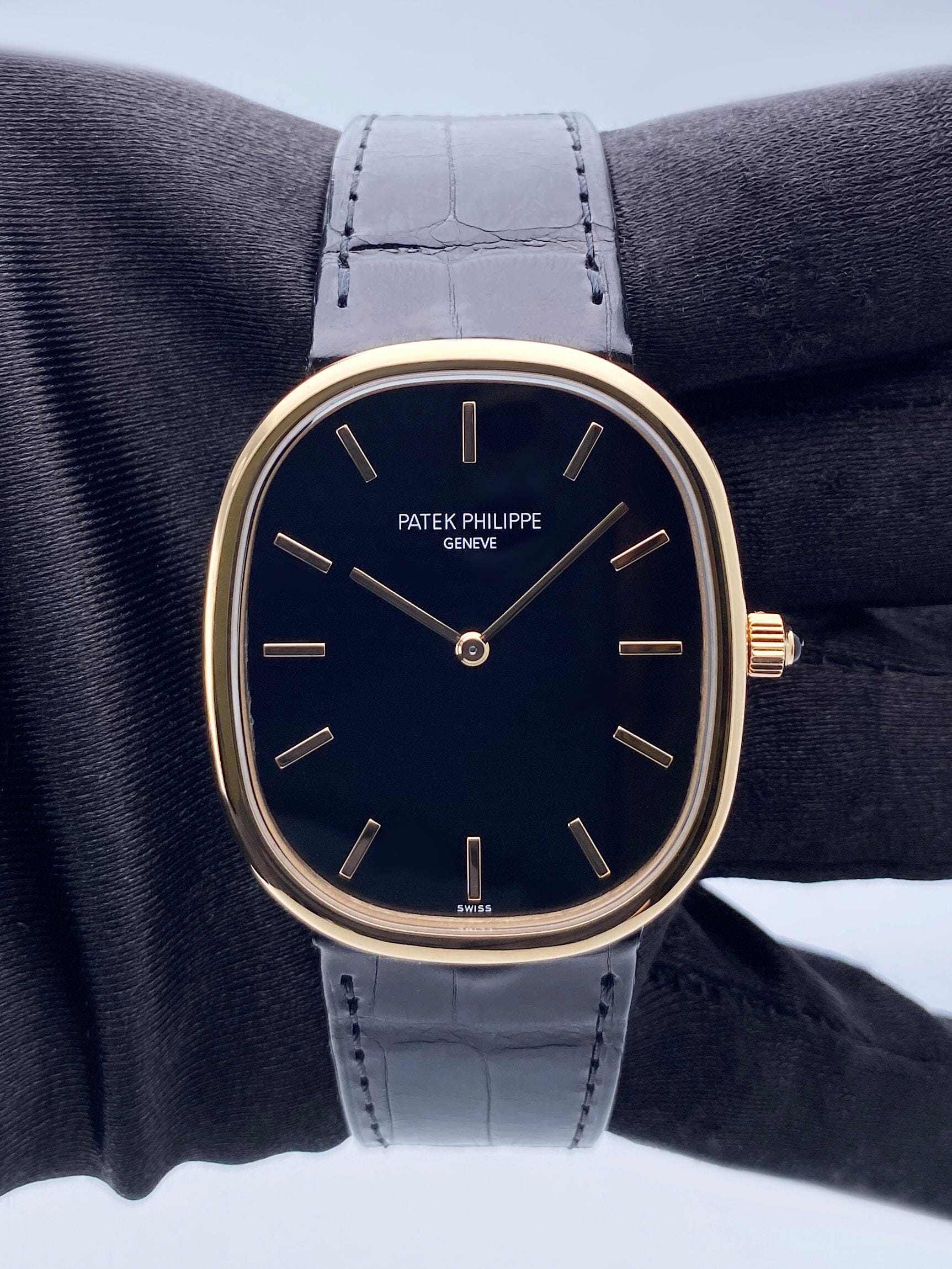 Patek Philippe Golden Ellipse 5738R-001 Thumbnail 2