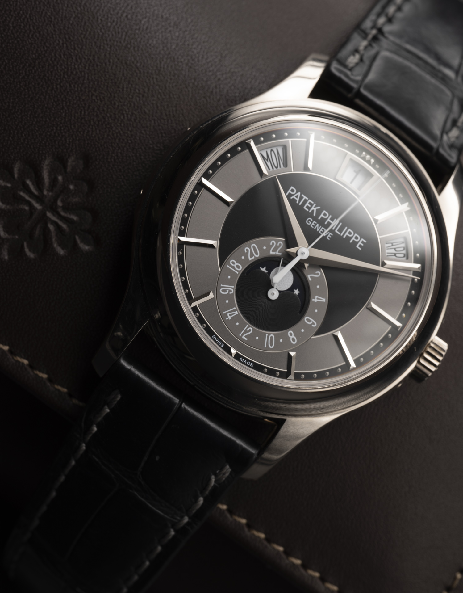 Patek Philippe Complications 5205G-010 Thumbnail 7