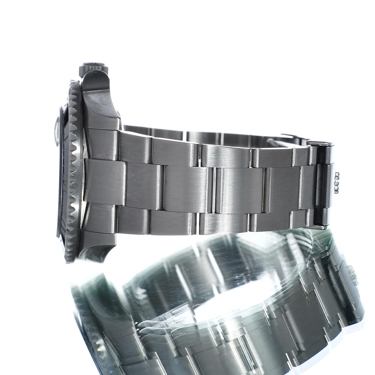 Rolex Sea-Dweller 126600 Thumbnail 2