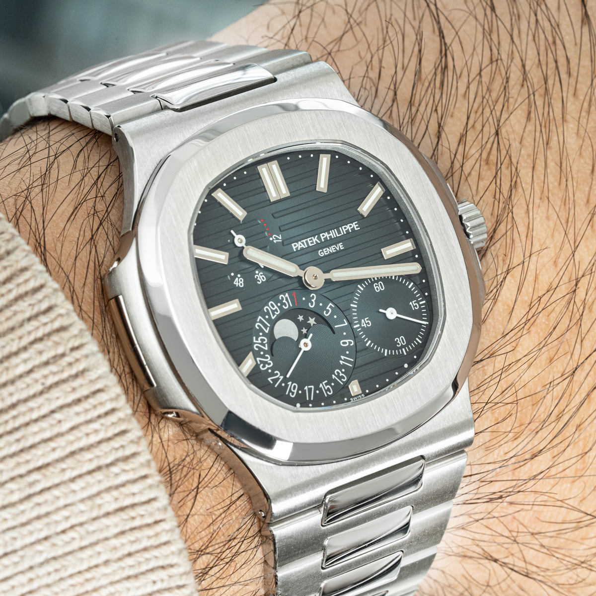 Patek Philippe Nautilus 5712/1A-001 Thumbnail 5