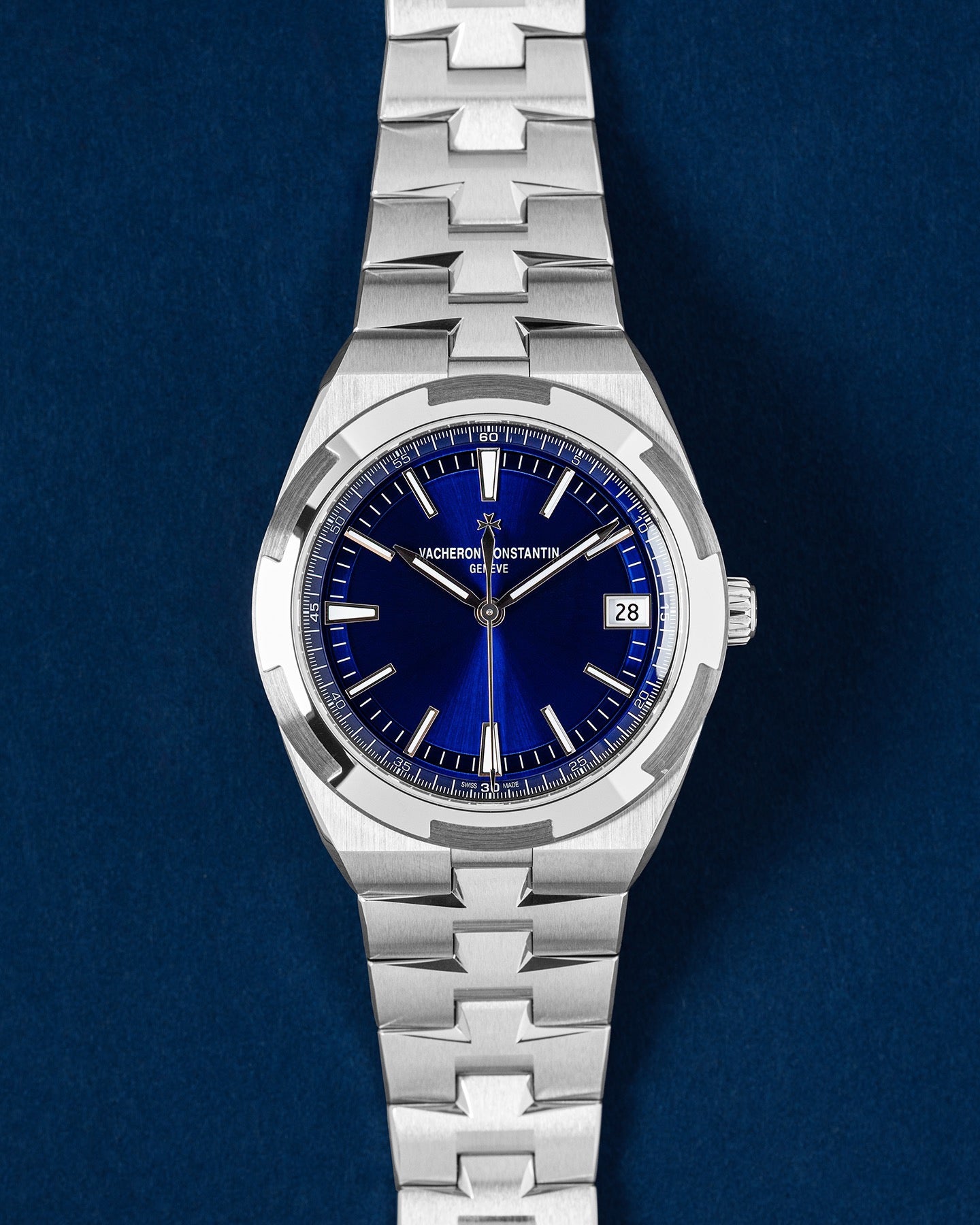 Vacheron Constantin Overseas 4520V/210A-B128 Thumbnail 1