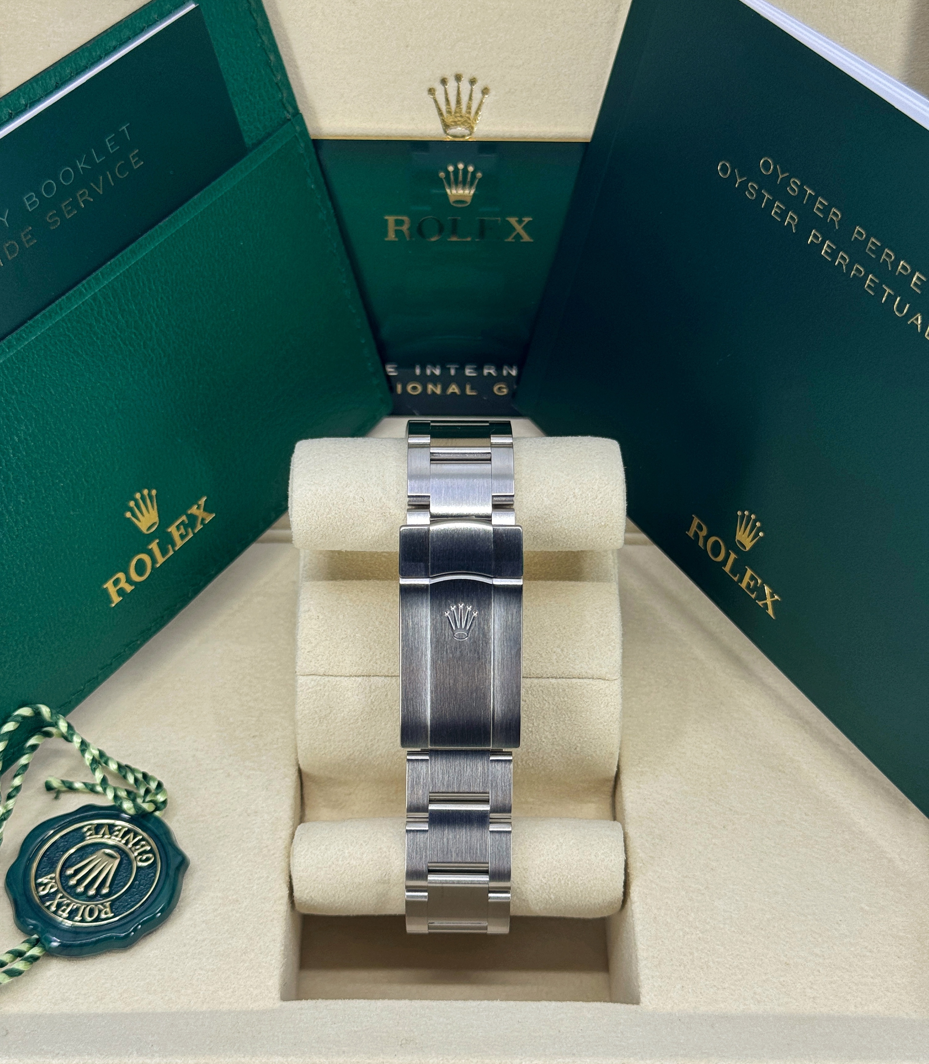 Rolex Oyster Perpetual 126000 Thumbnail 3