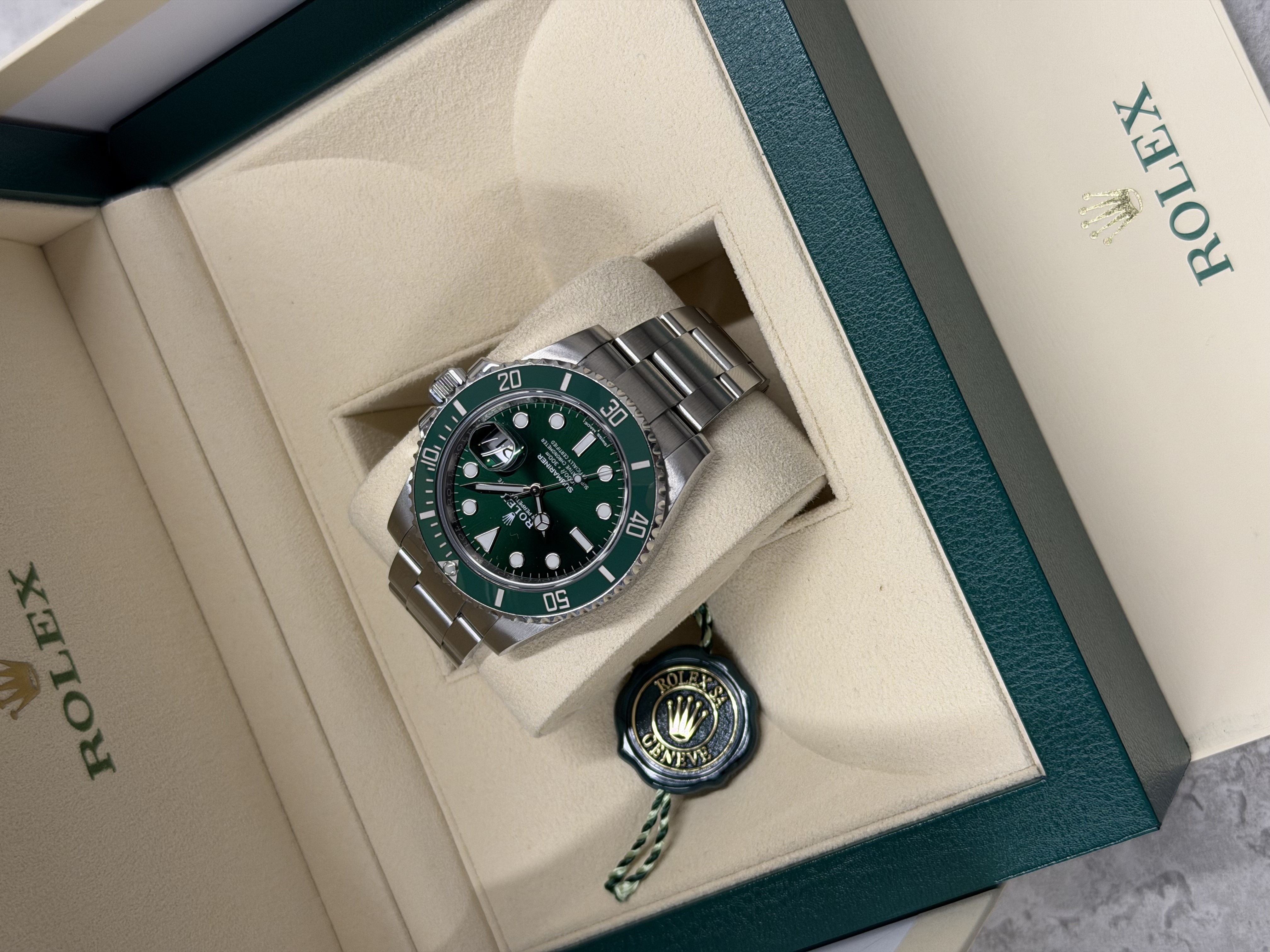 Rolex Submariner Hulk Thumbnail 7