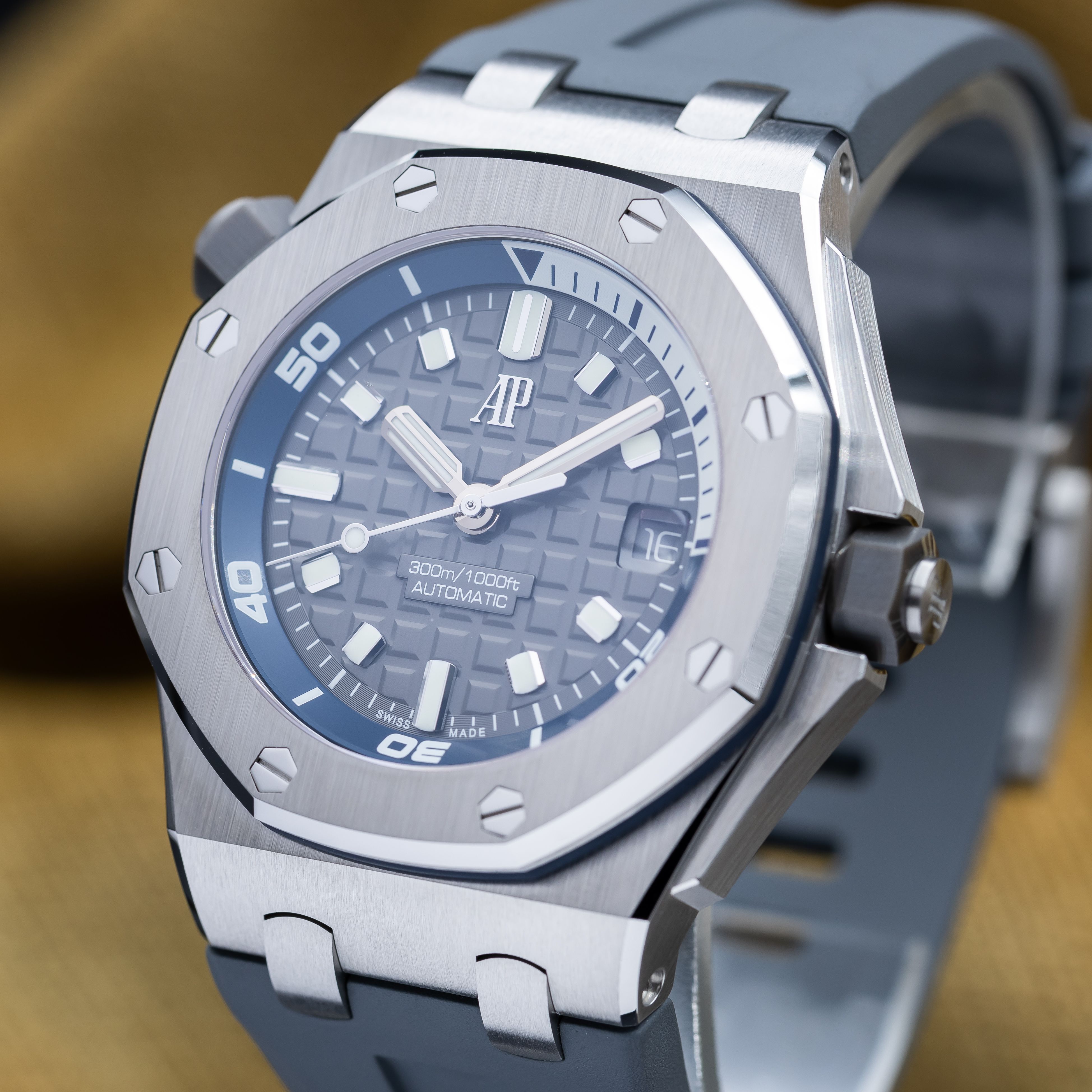 Audemars Piguet Royal Oak Offshore 15720ST.OO.A009CA.01 Thumbnail 2