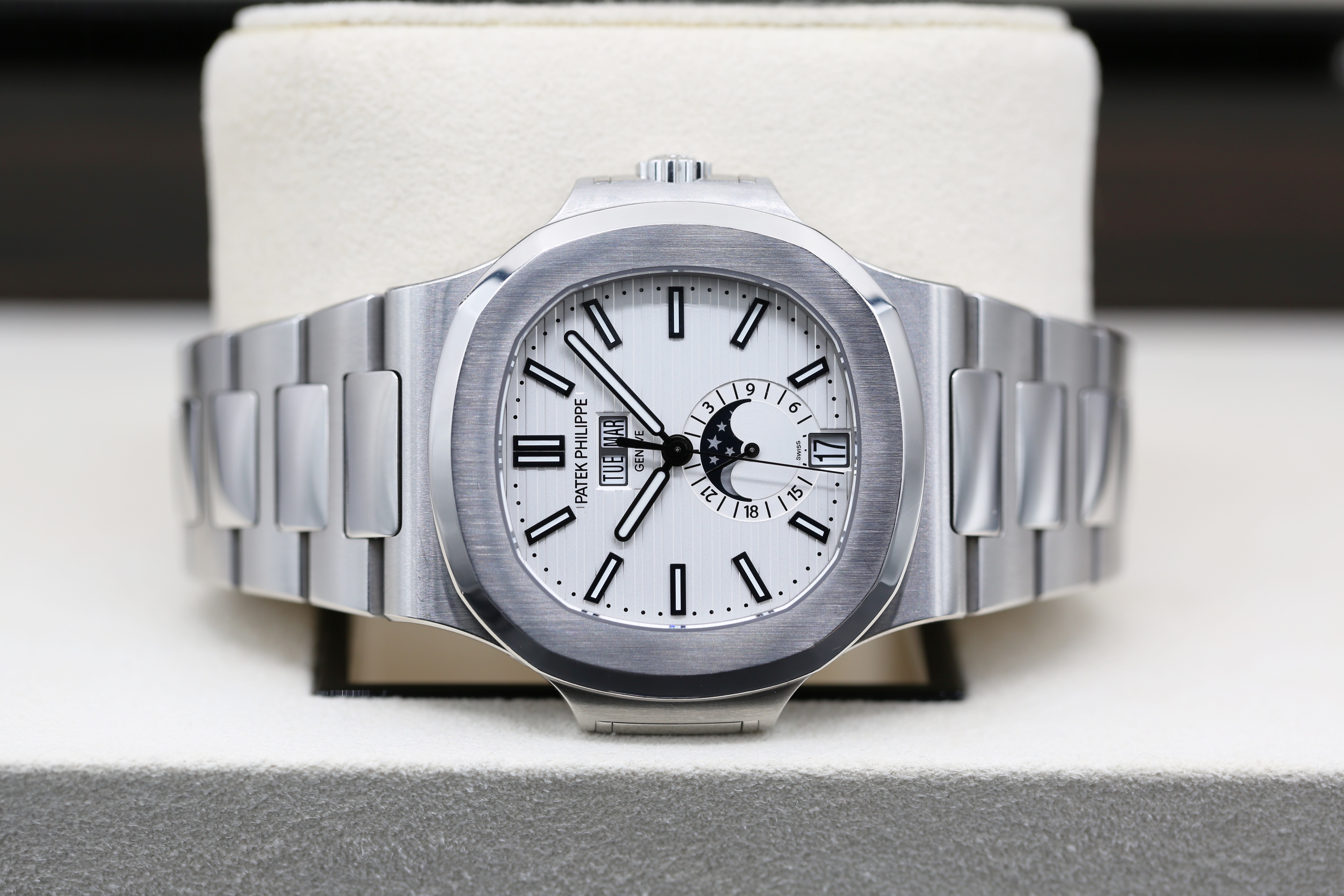 Patek Philippe Nautilus 5726/1A-010 Thumbnail 5