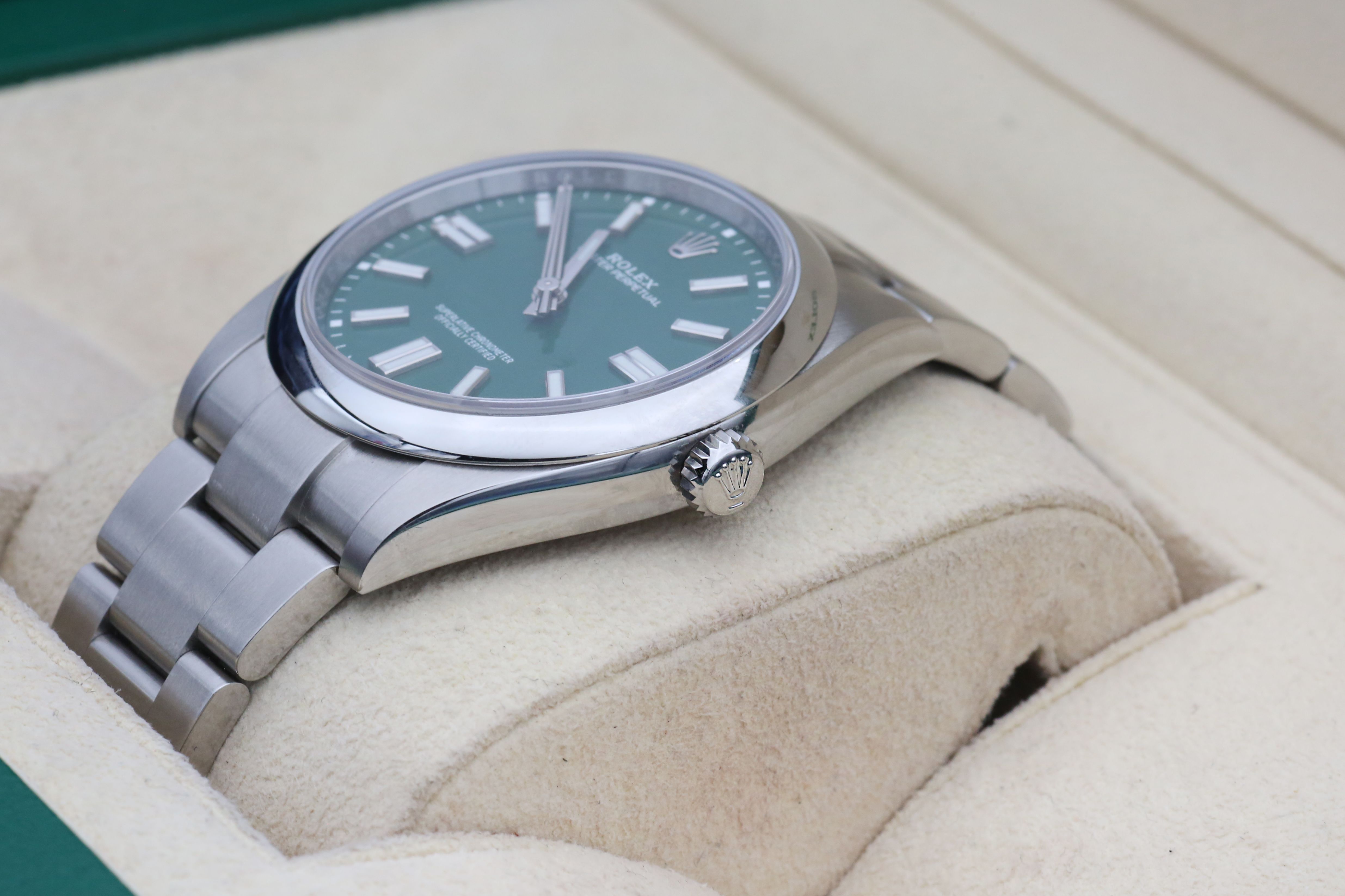 Rolex Oyster Perpetual 124300 Thumbnail 3