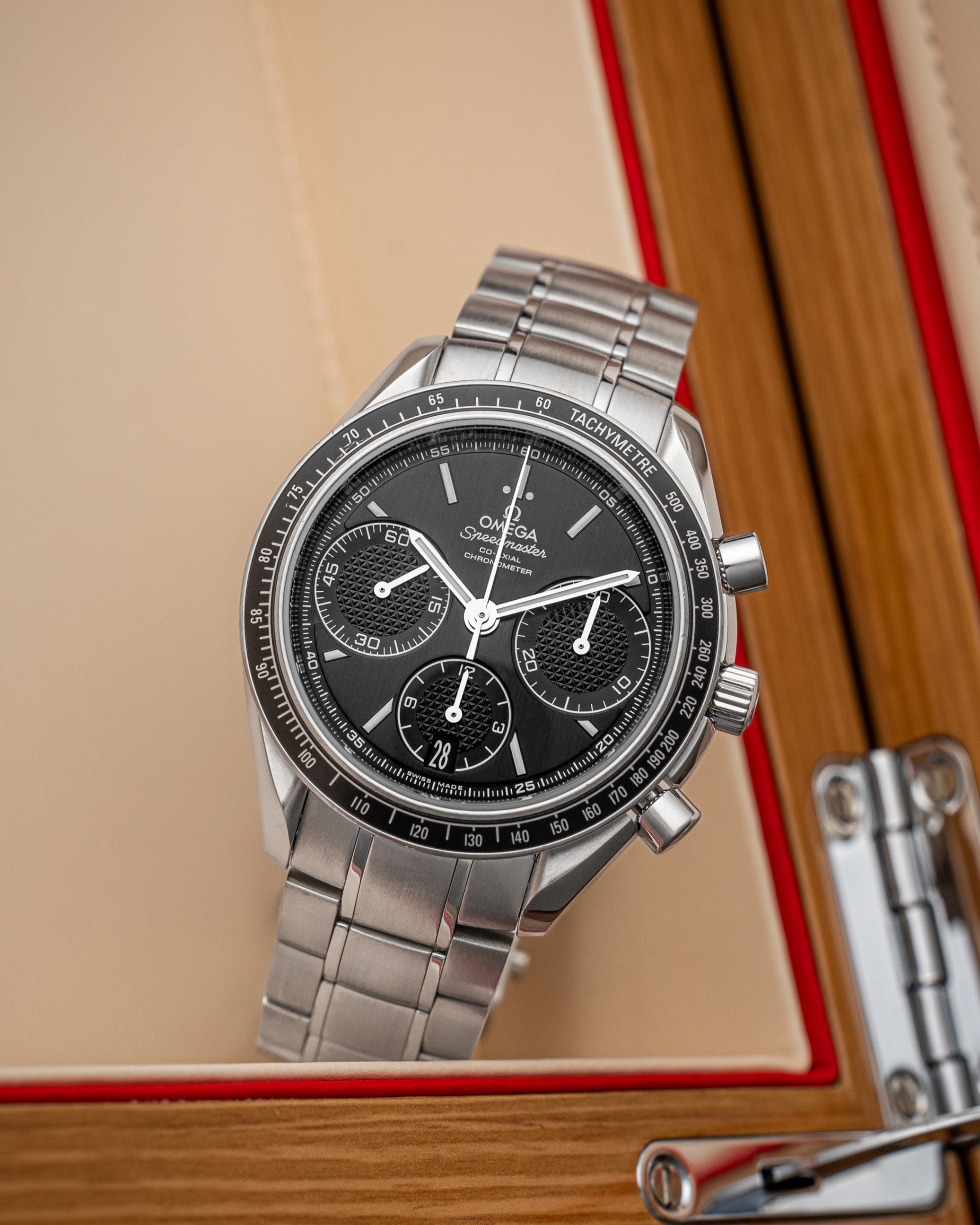 Omega Speedmaster Racing 326.30.40.50.01.001 Thumbnail 2