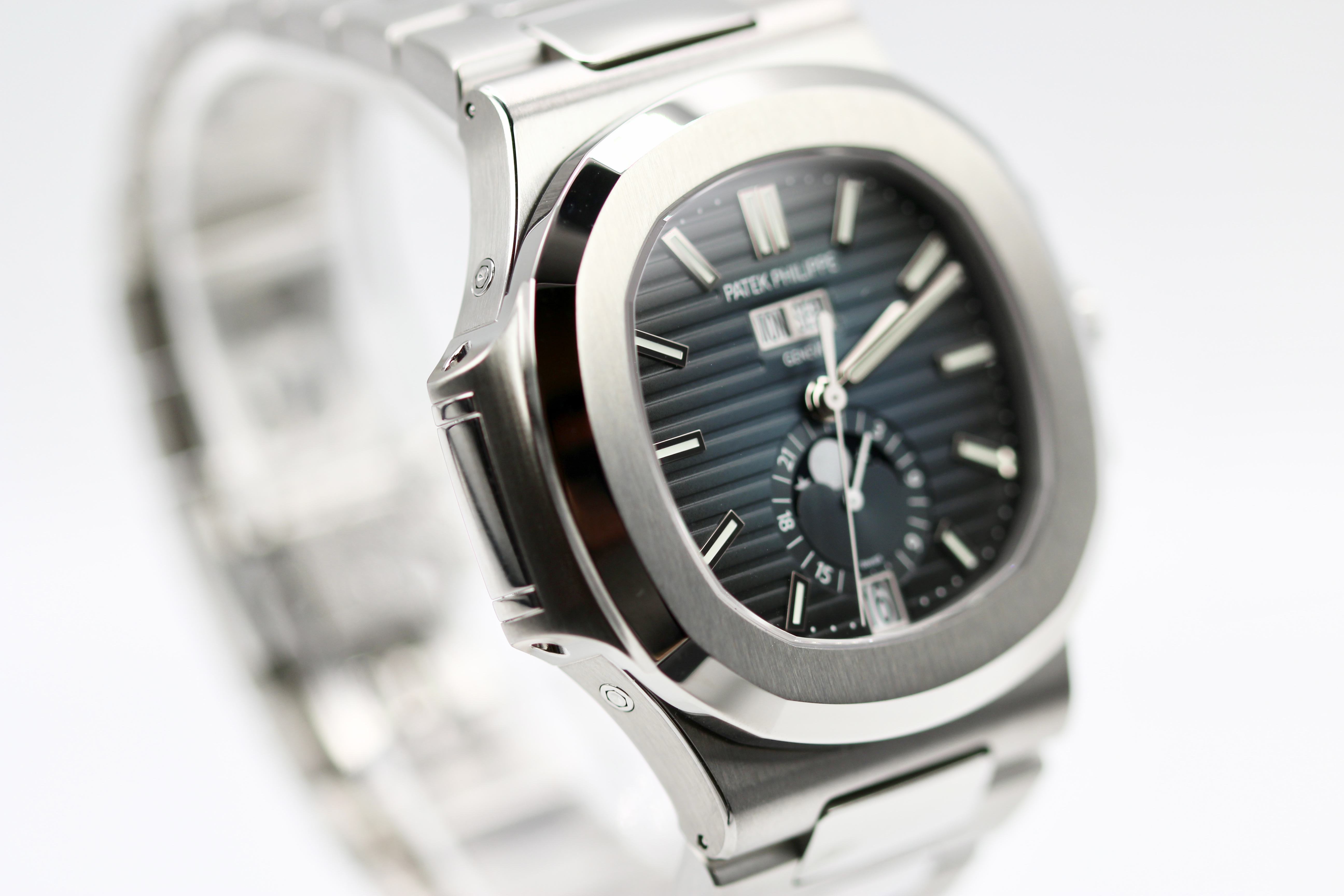 Patek Philippe Nautilus 5726/1A-014 Thumbnail 2