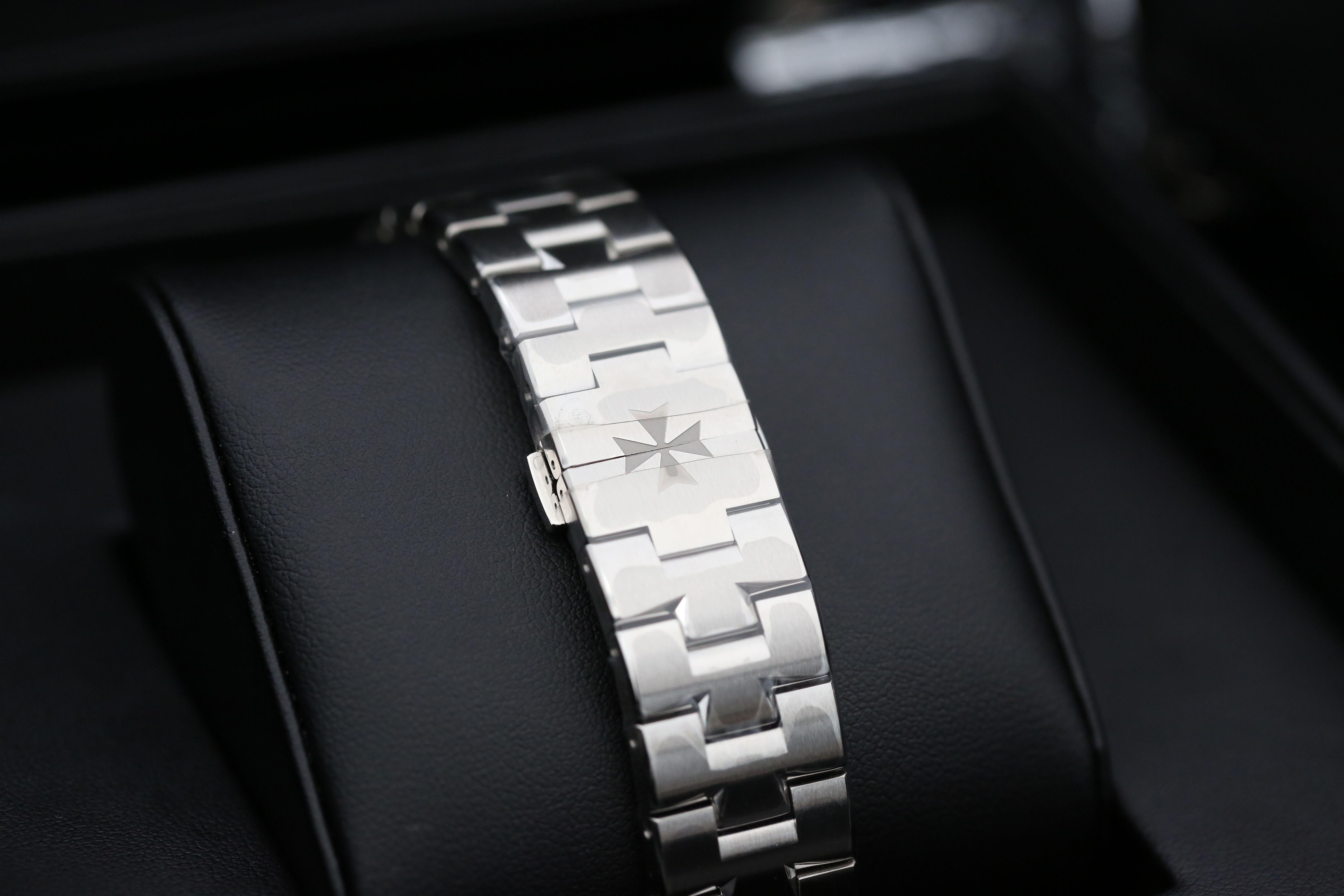 Vacheron Constantin Overseas 5520V/210A-B481 Thumbnail 3