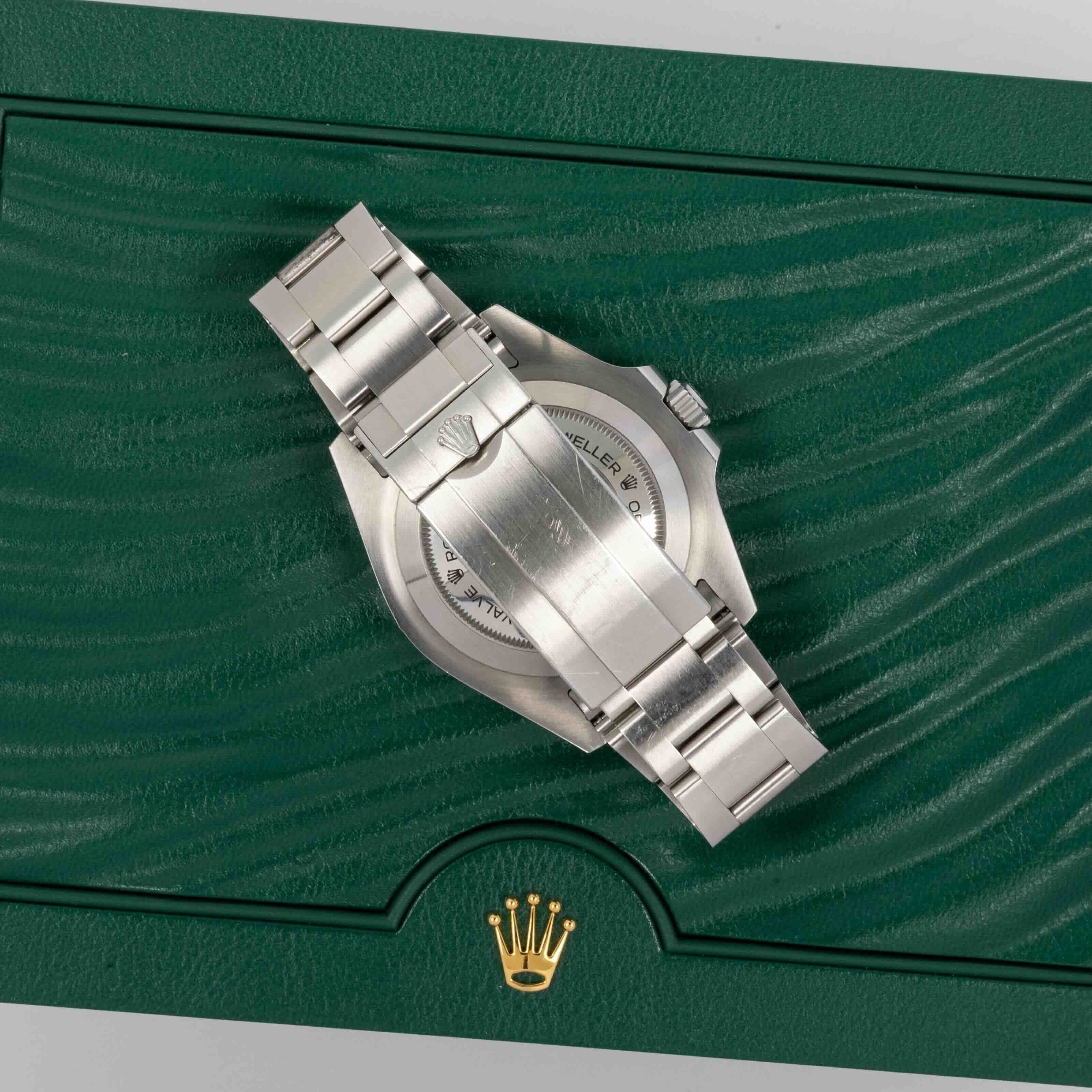 Rolex Sea-Dweller 126600 Thumbnail 3