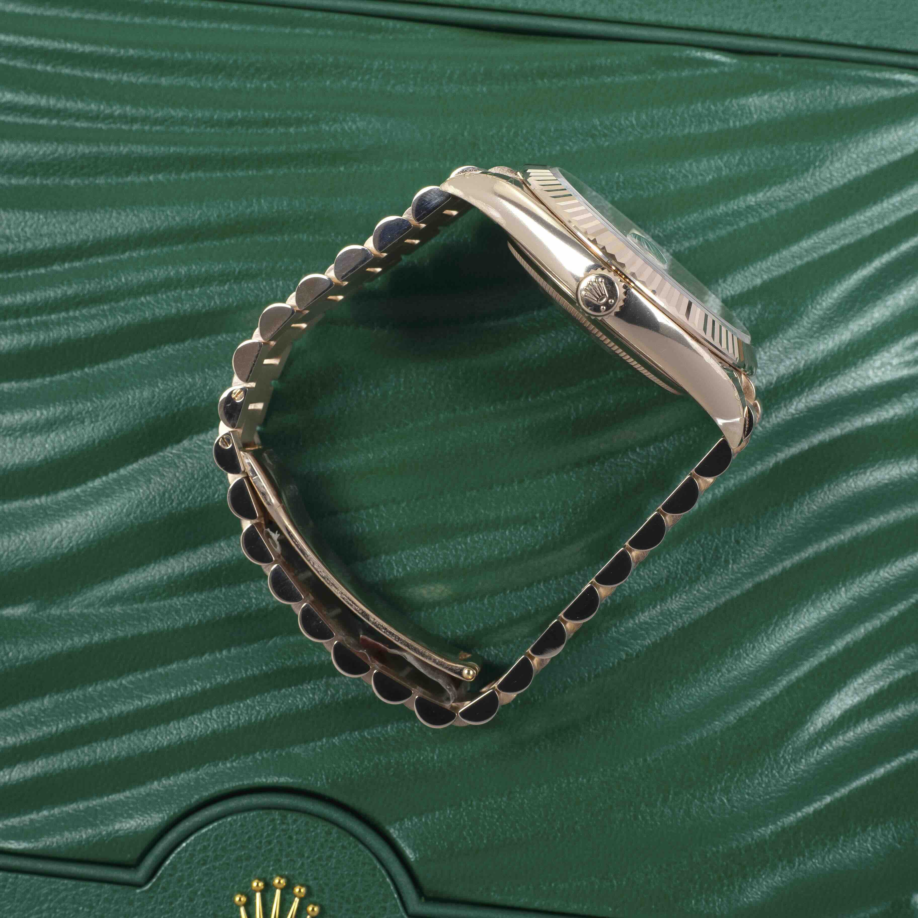 Rolex Day-Date 40 228235 Thumbnail 2