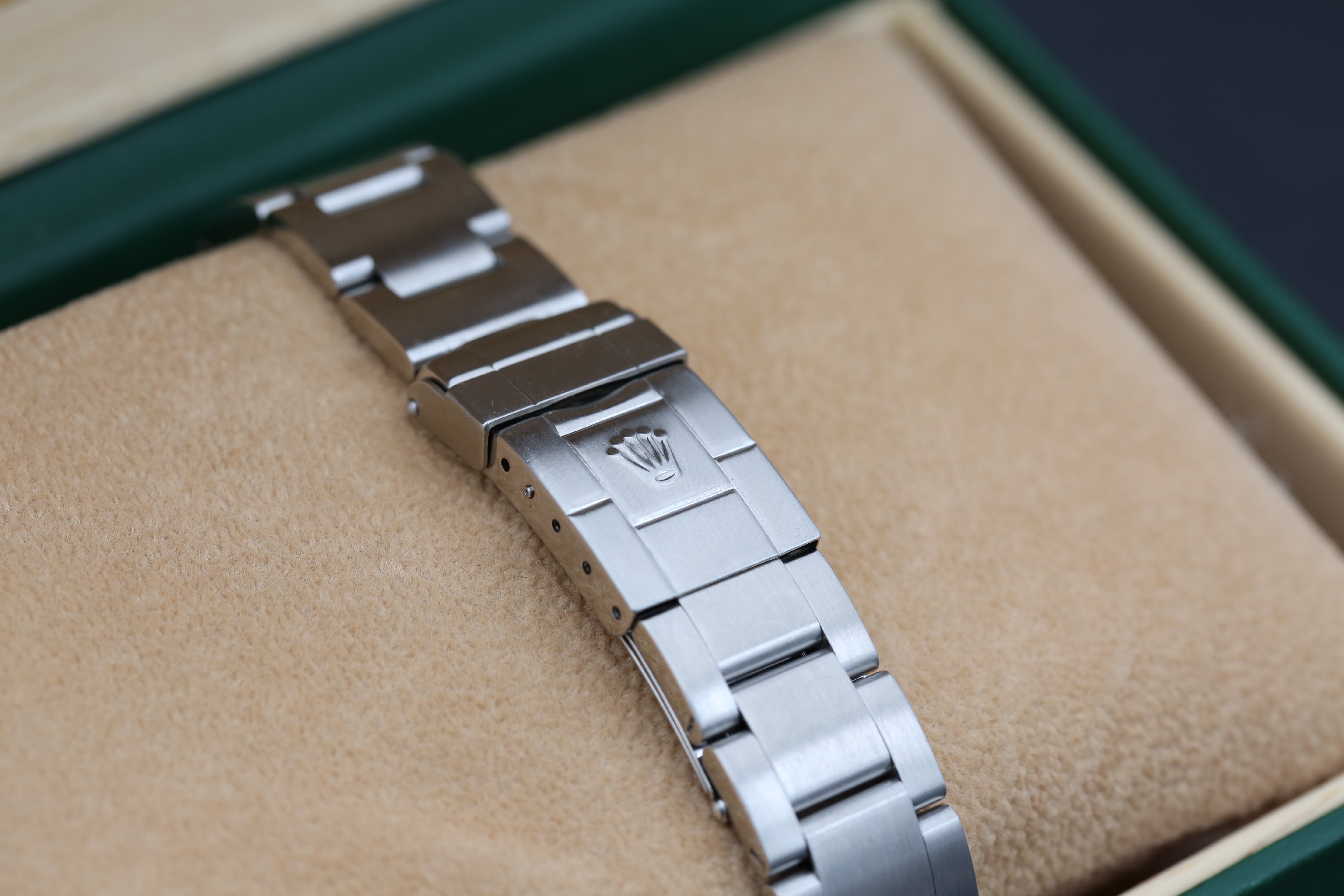 Rolex Explorer II 16570 Thumbnail 3