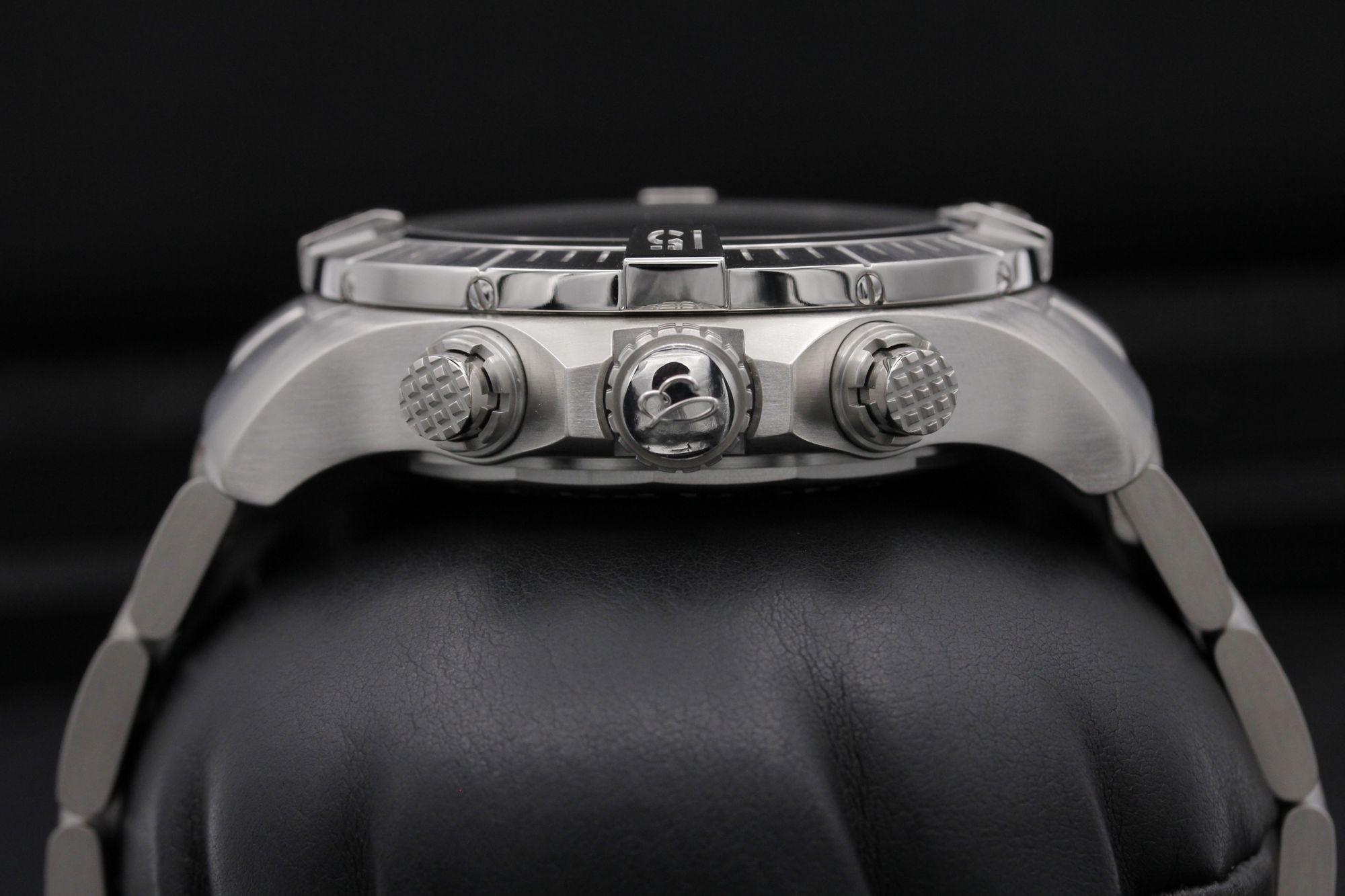 Breitling Avenger B01 Chronograph AB0182 Thumbnail 3