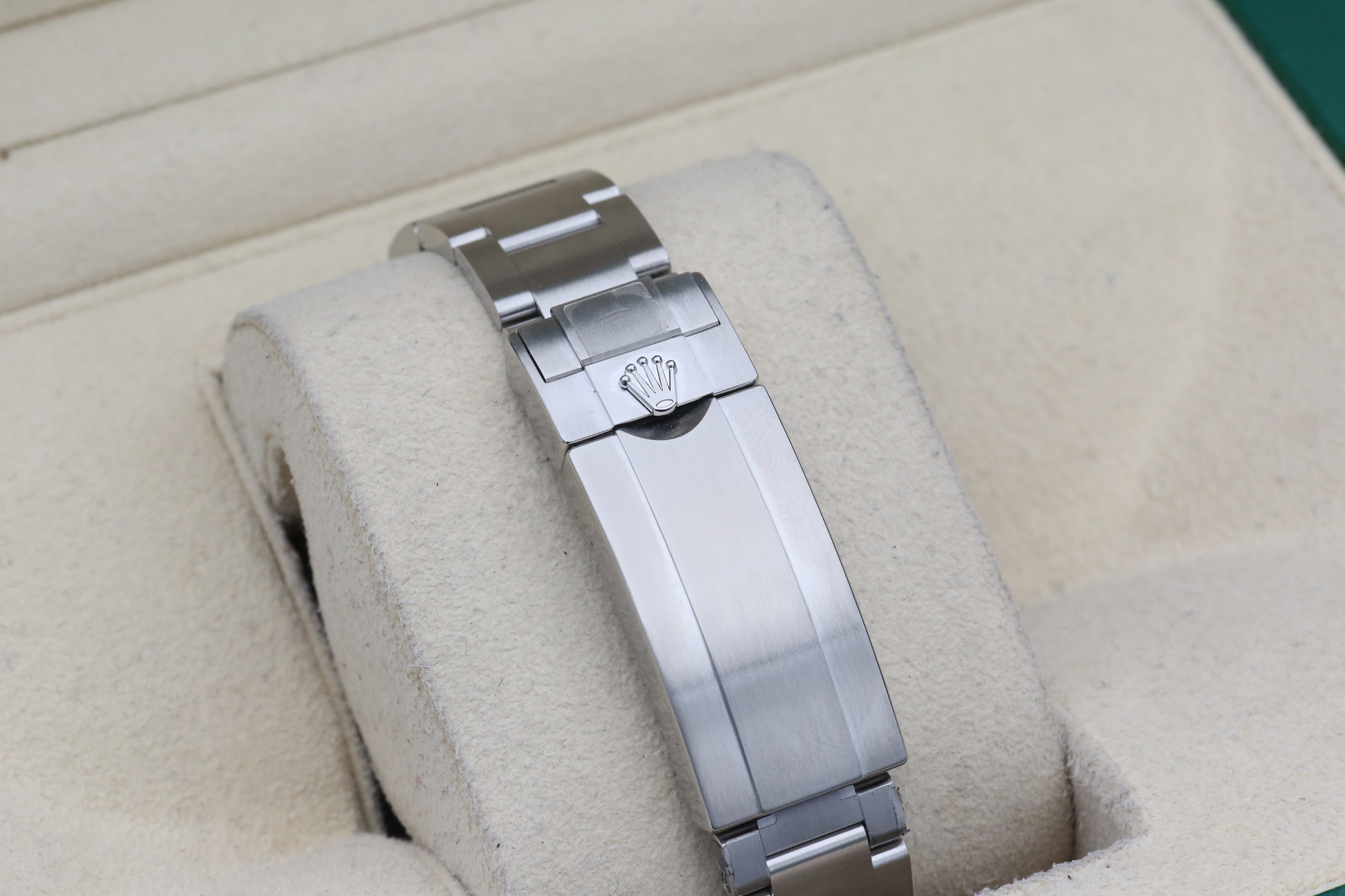 Rolex Submariner Hulk Thumbnail 3