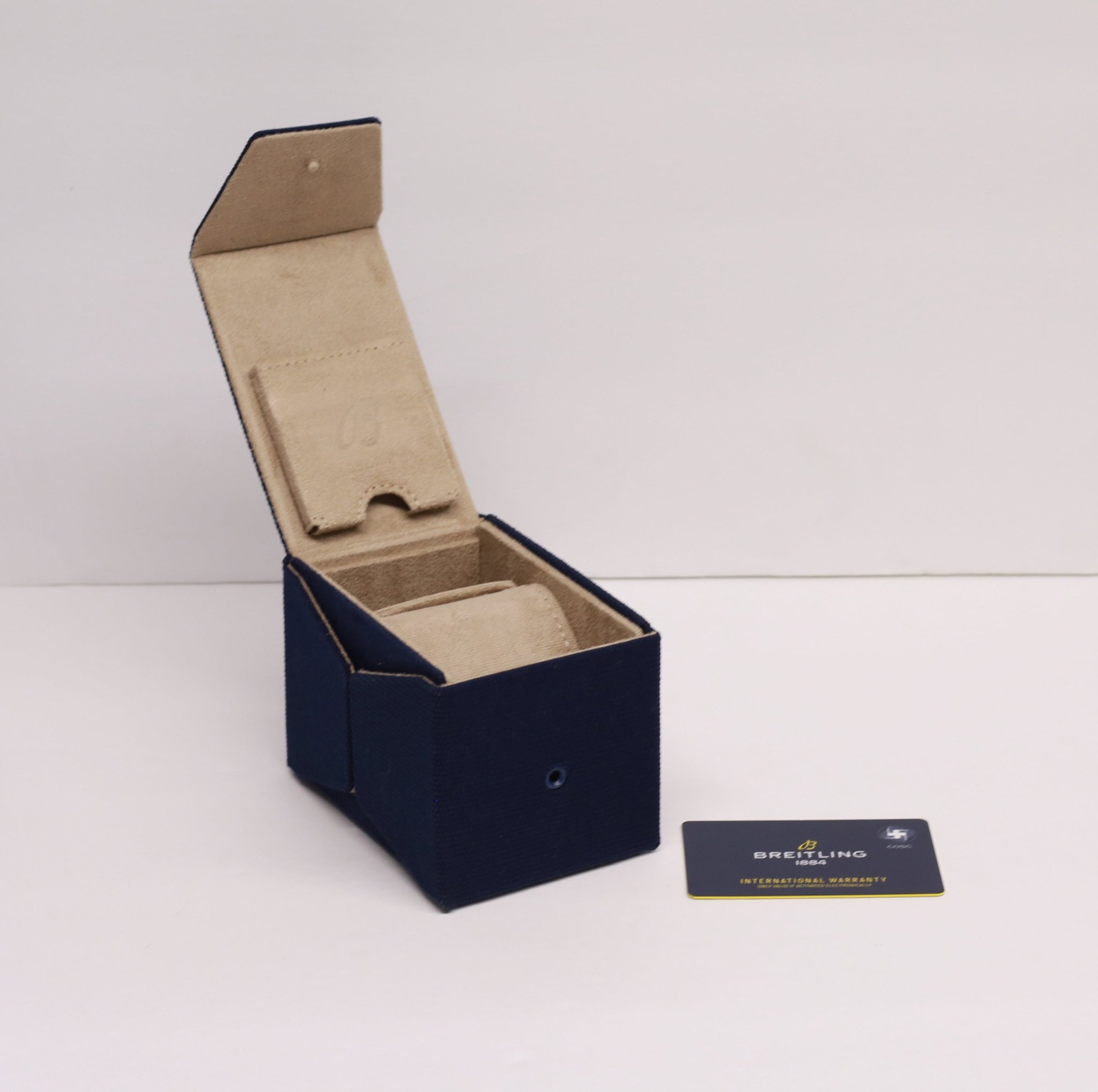 Breitling Aviator 8 AB0119 Thumbnail 4