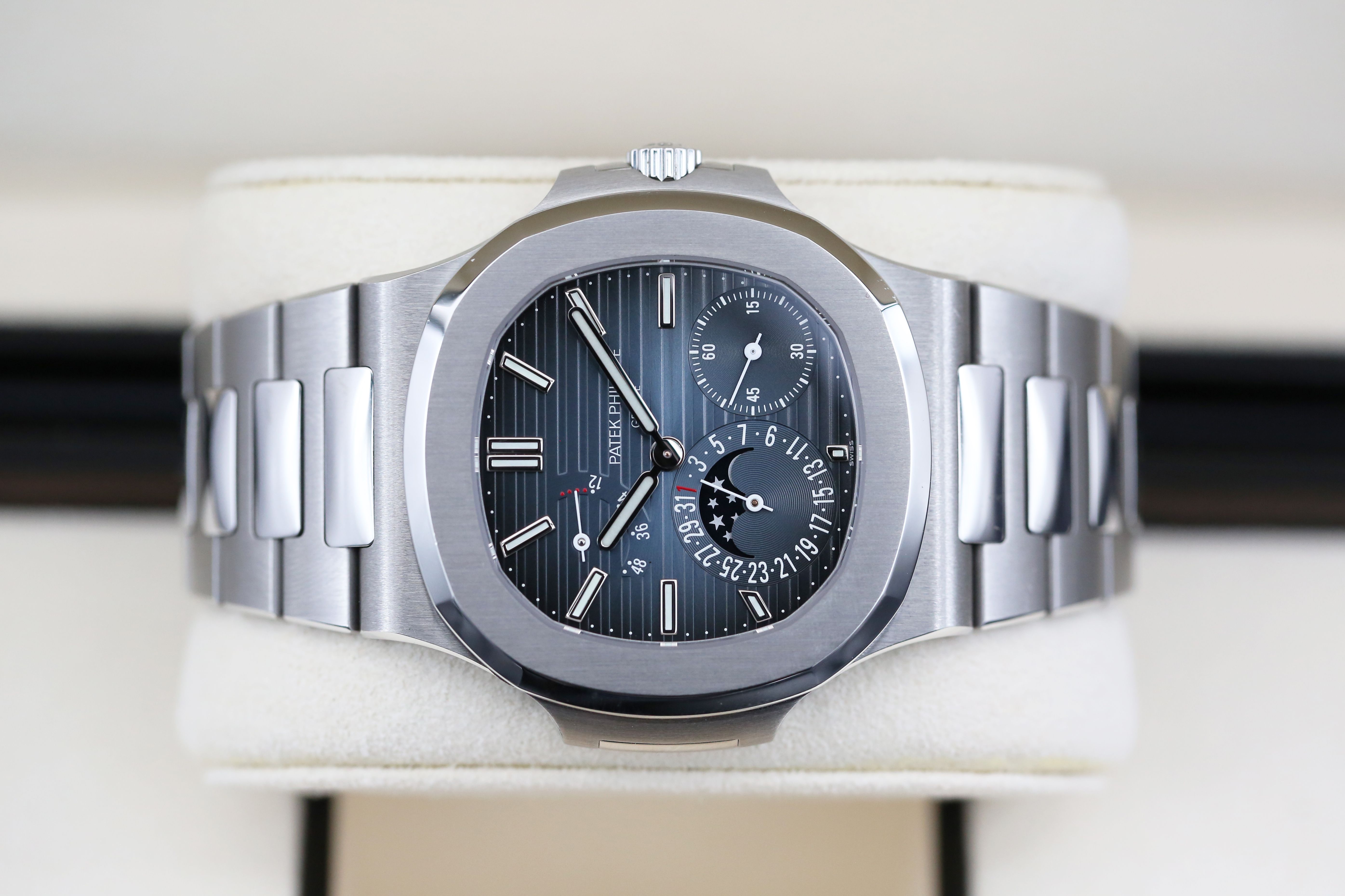 Patek Philippe Nautilus 5712/1A-001 Thumbnail 5