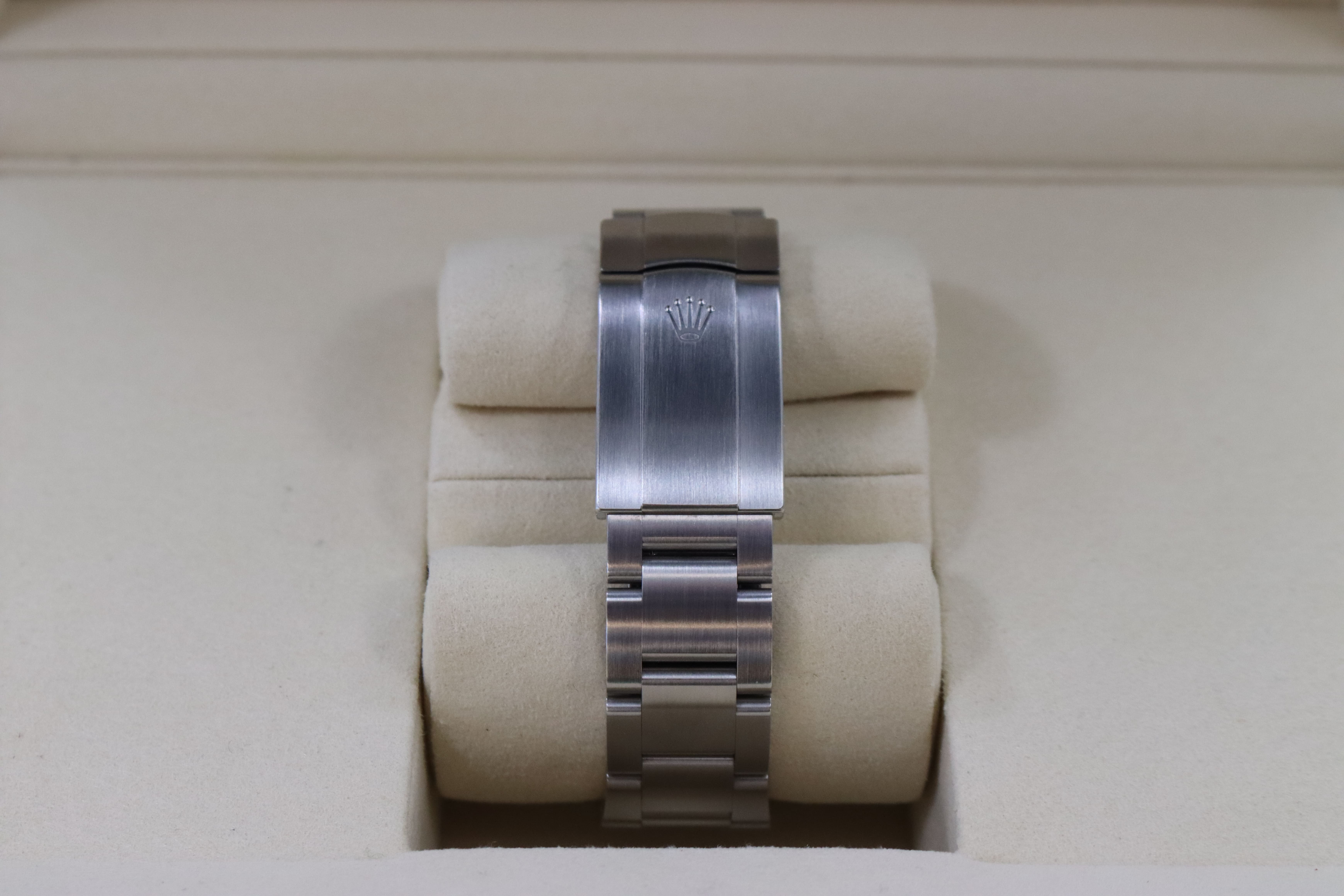 Rolex Oyster Perpetual 126000 Thumbnail 4