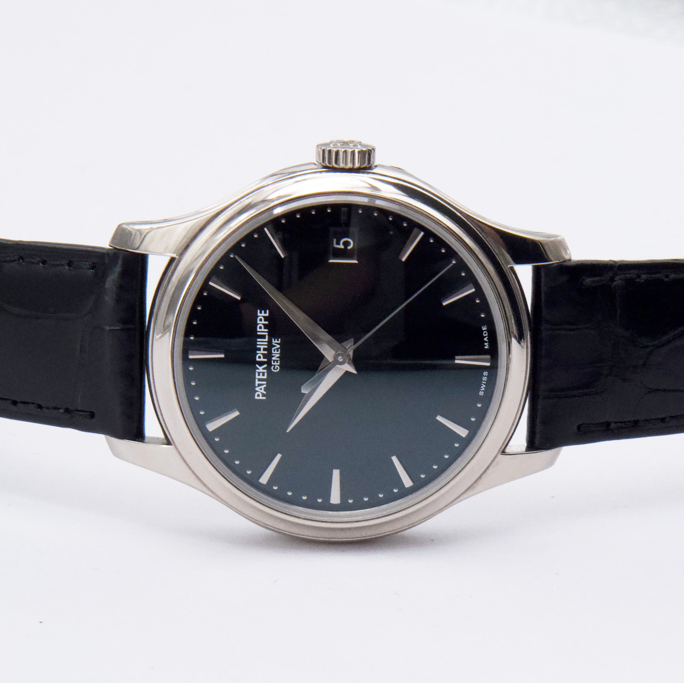 Patek Philippe Calatrava 5227G-010 Thumbnail 3