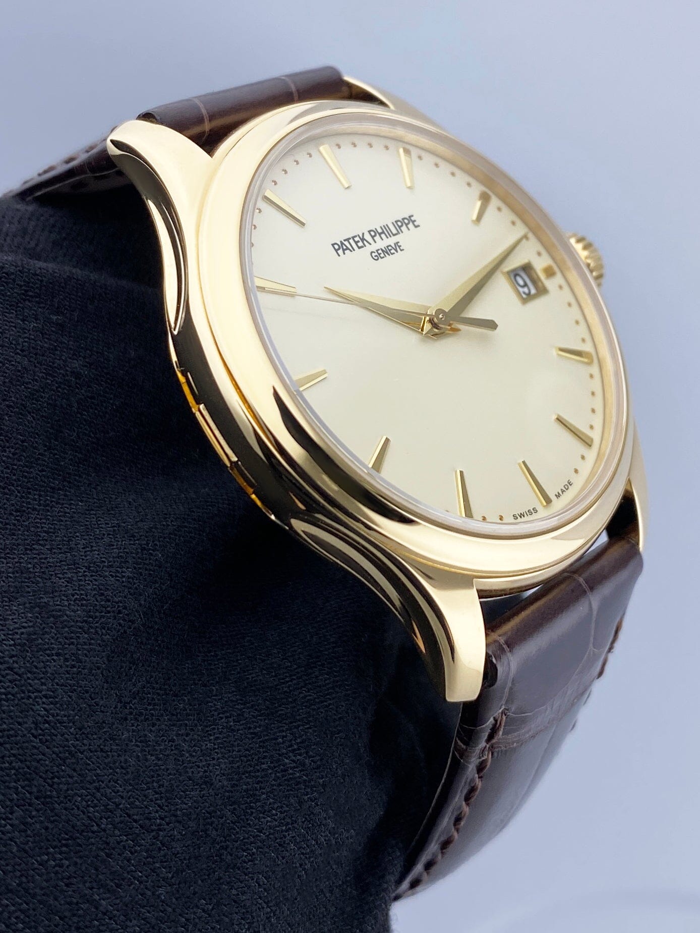 Patek Philippe Calatrava 5227J-001 Thumbnail 3