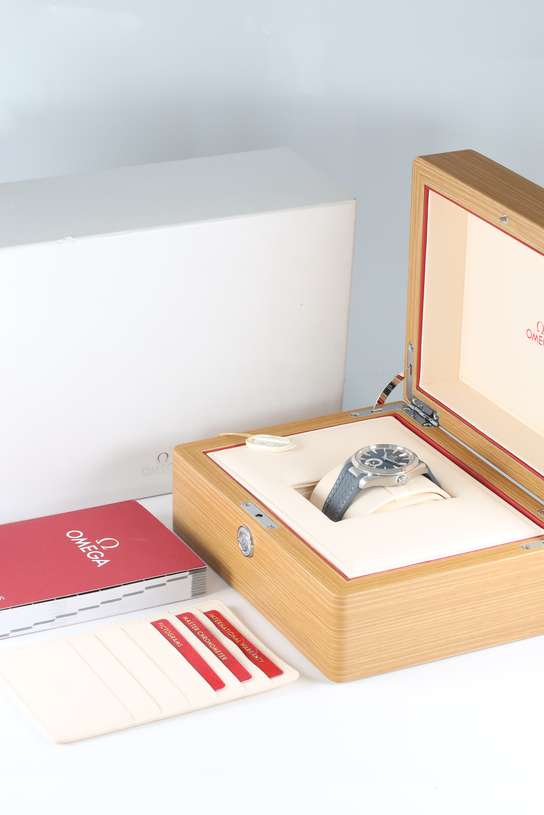 Omega Aqua Terra 150m Gents 220.12.41.21.03.005 Thumbnail 7