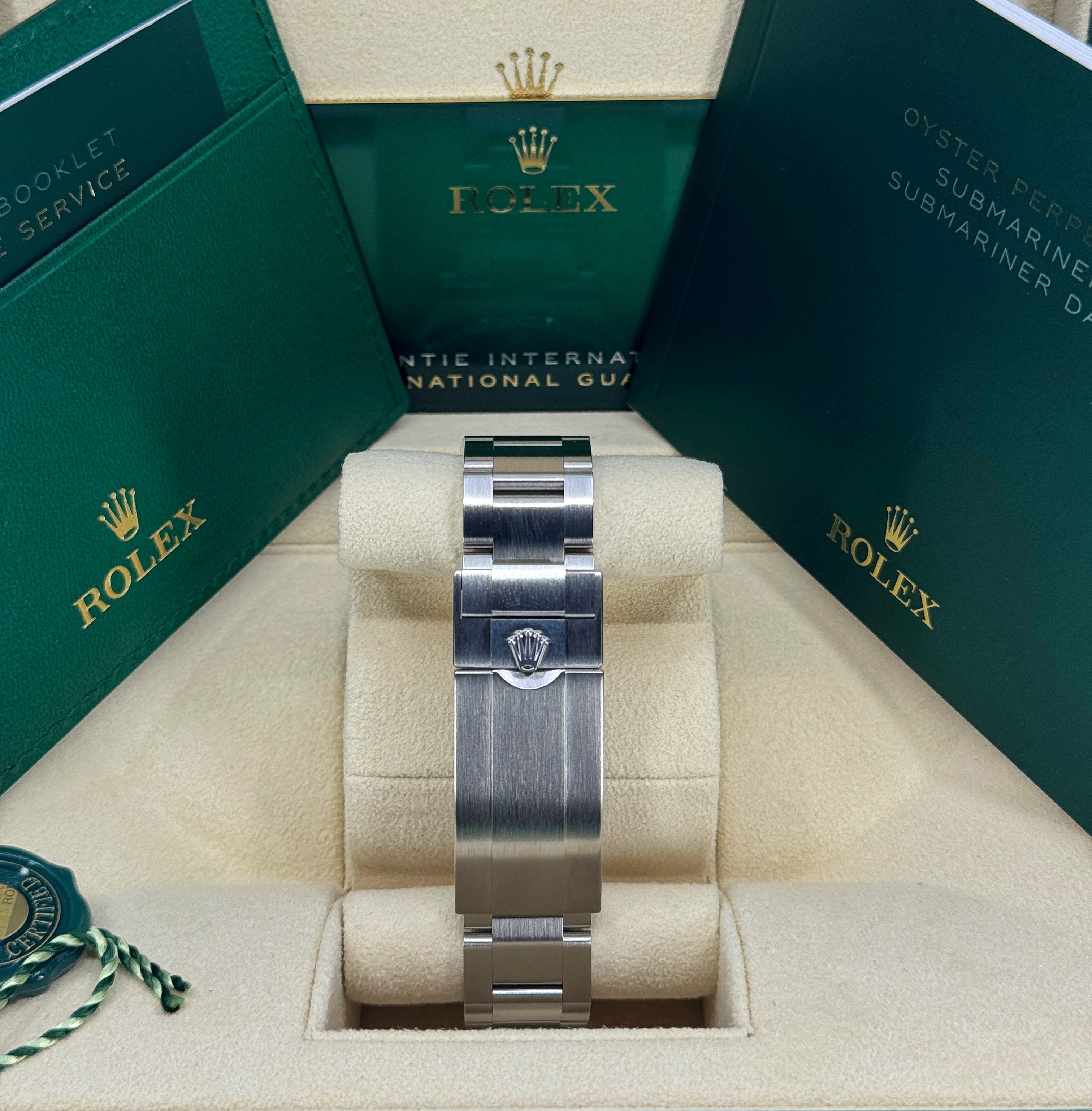 Rolex Submariner 124060 Thumbnail 3